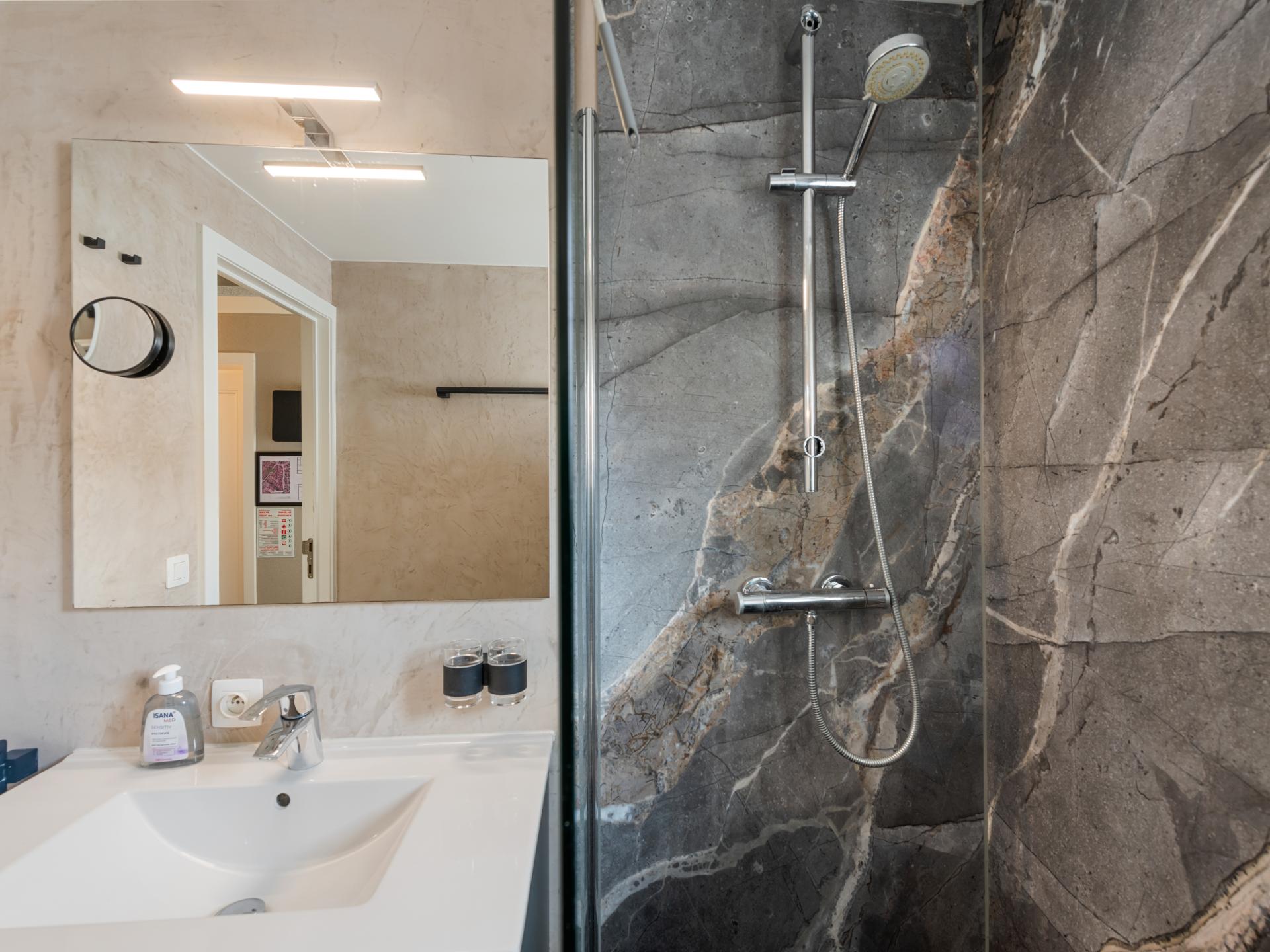 Luxe vissershuis in De Haan met privé strandcabine en zonnige tuin - foto 17