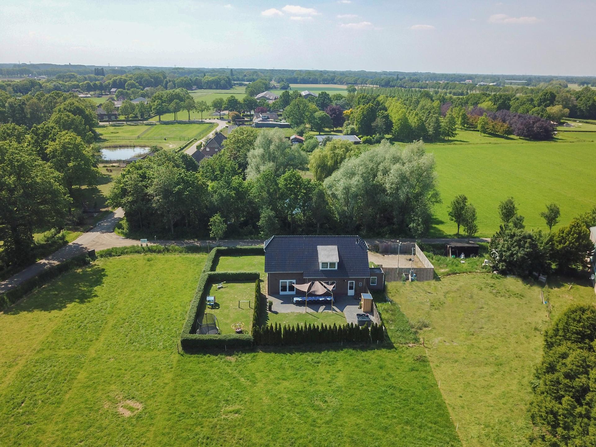 Vrijstaand familiehuis met spabad en grote tuin voor 18 personen in Haps - foto 46