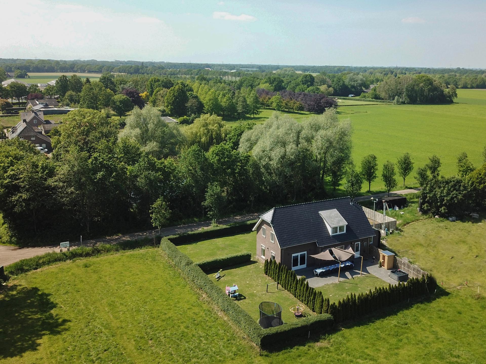 Vrijstaand familiehuis met spabad en grote tuin voor 18 personen in Haps - foto 47