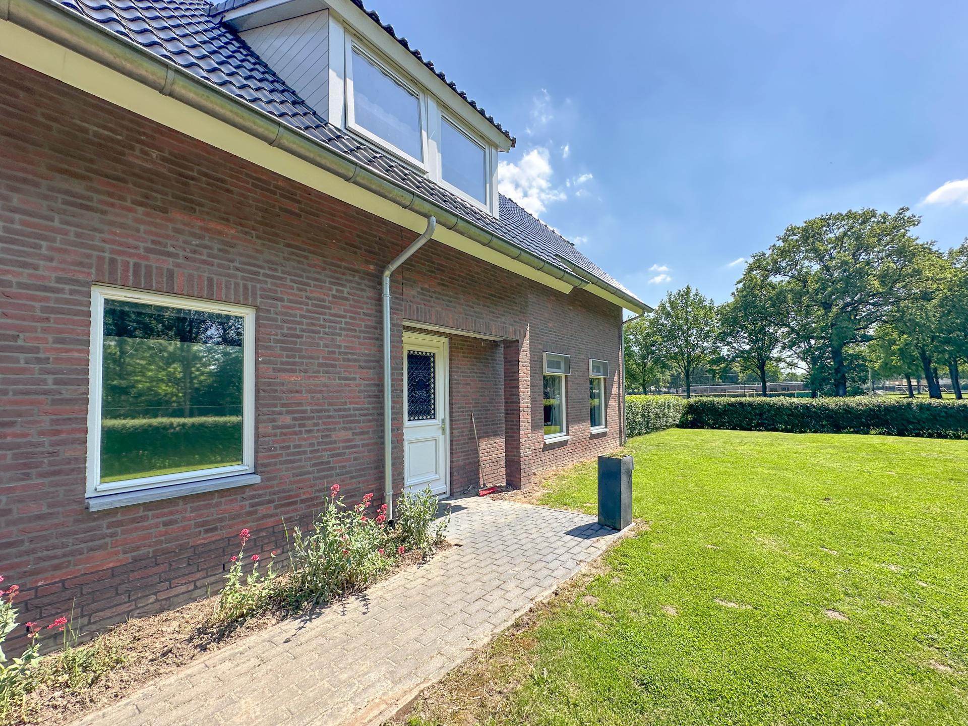 Vrijstaand familiehuis met spabad en grote tuin voor 18 personen in Haps - foto 42