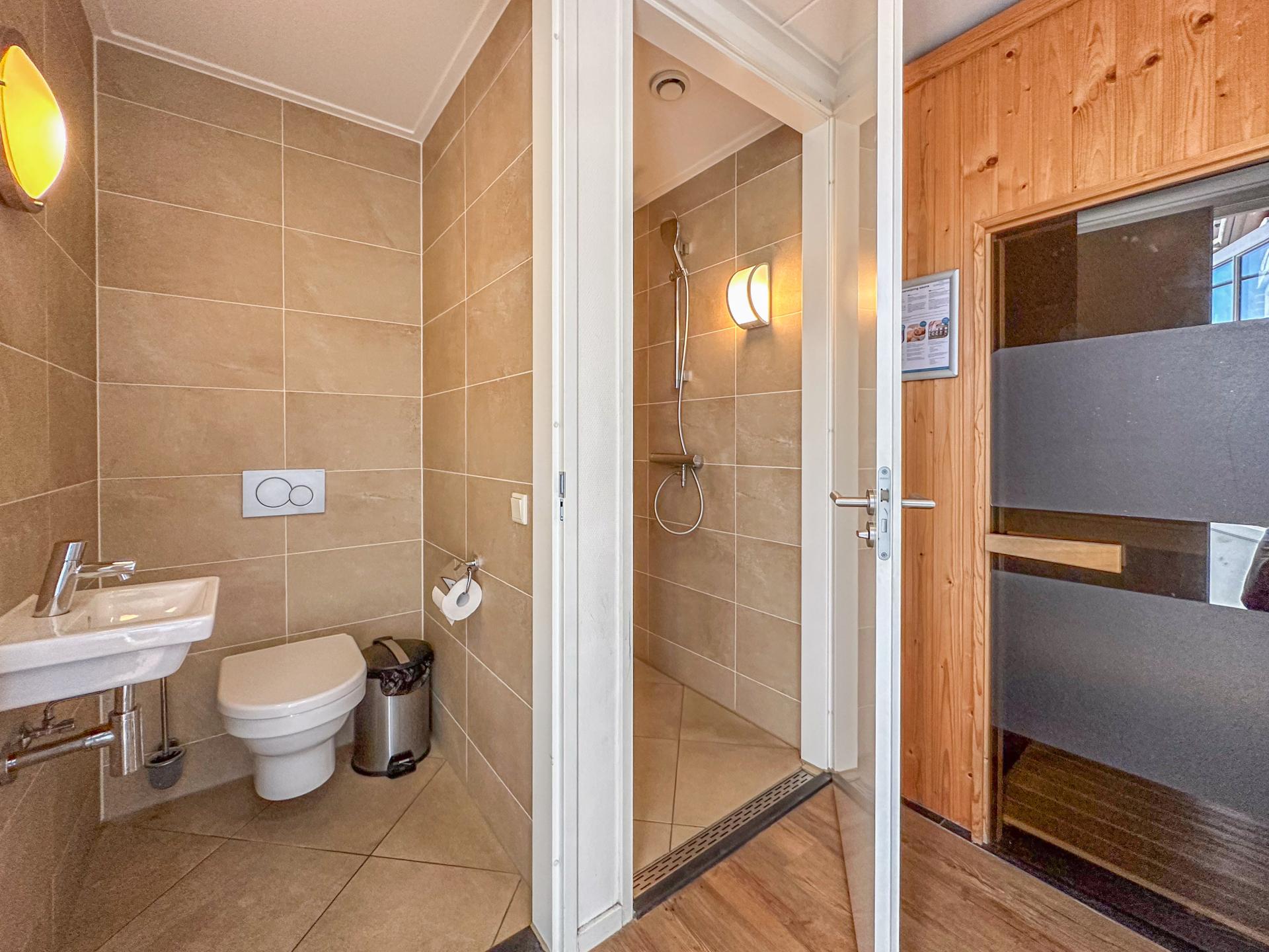 Luxe villa aan zee met sauna en Finse spa in Colijnsplaat - foto 21