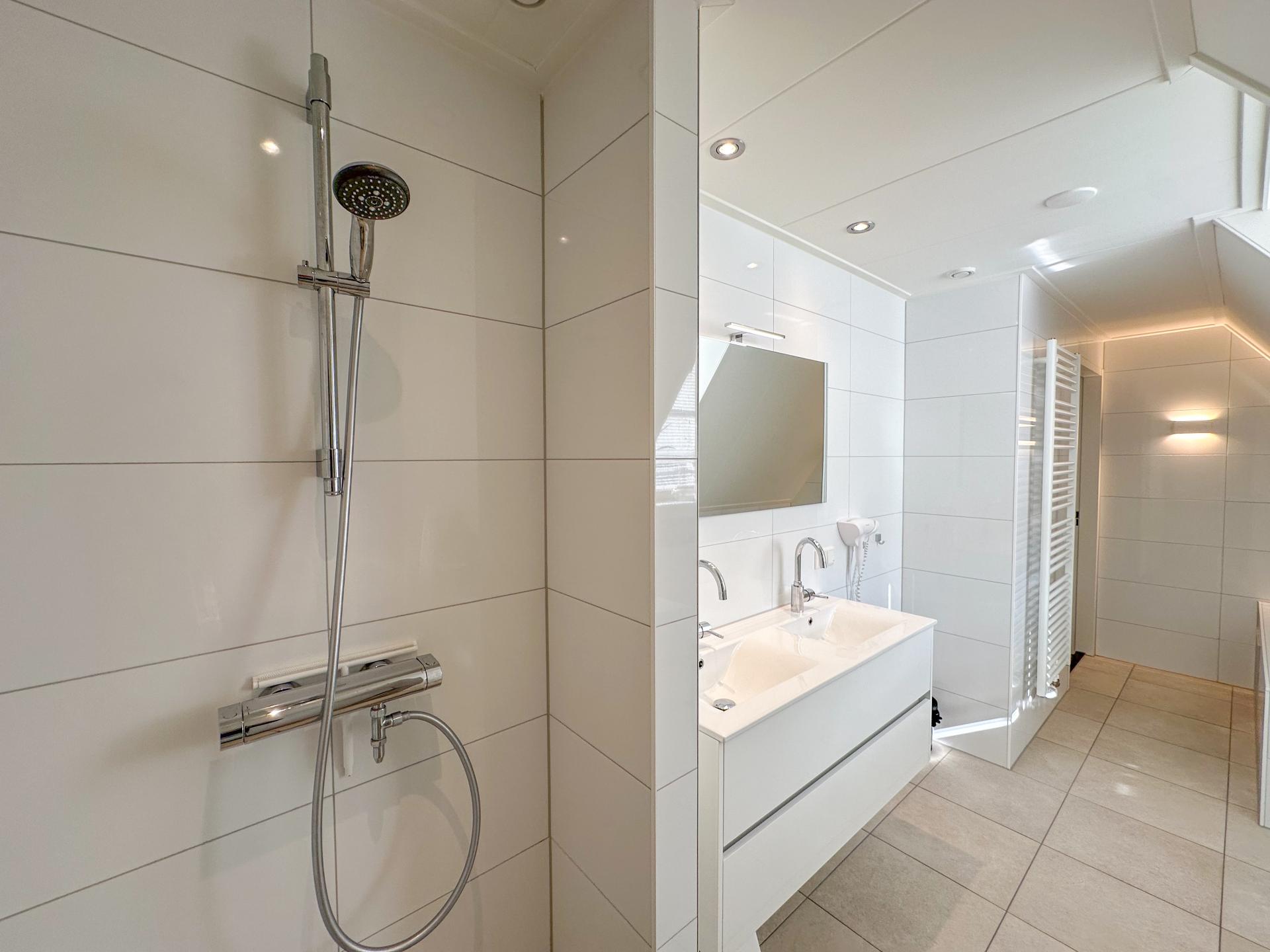 Luxe wellnessvilla aan zee in Colijnsplaat – sauna, bubbelbad en strand op 500m - foto 25