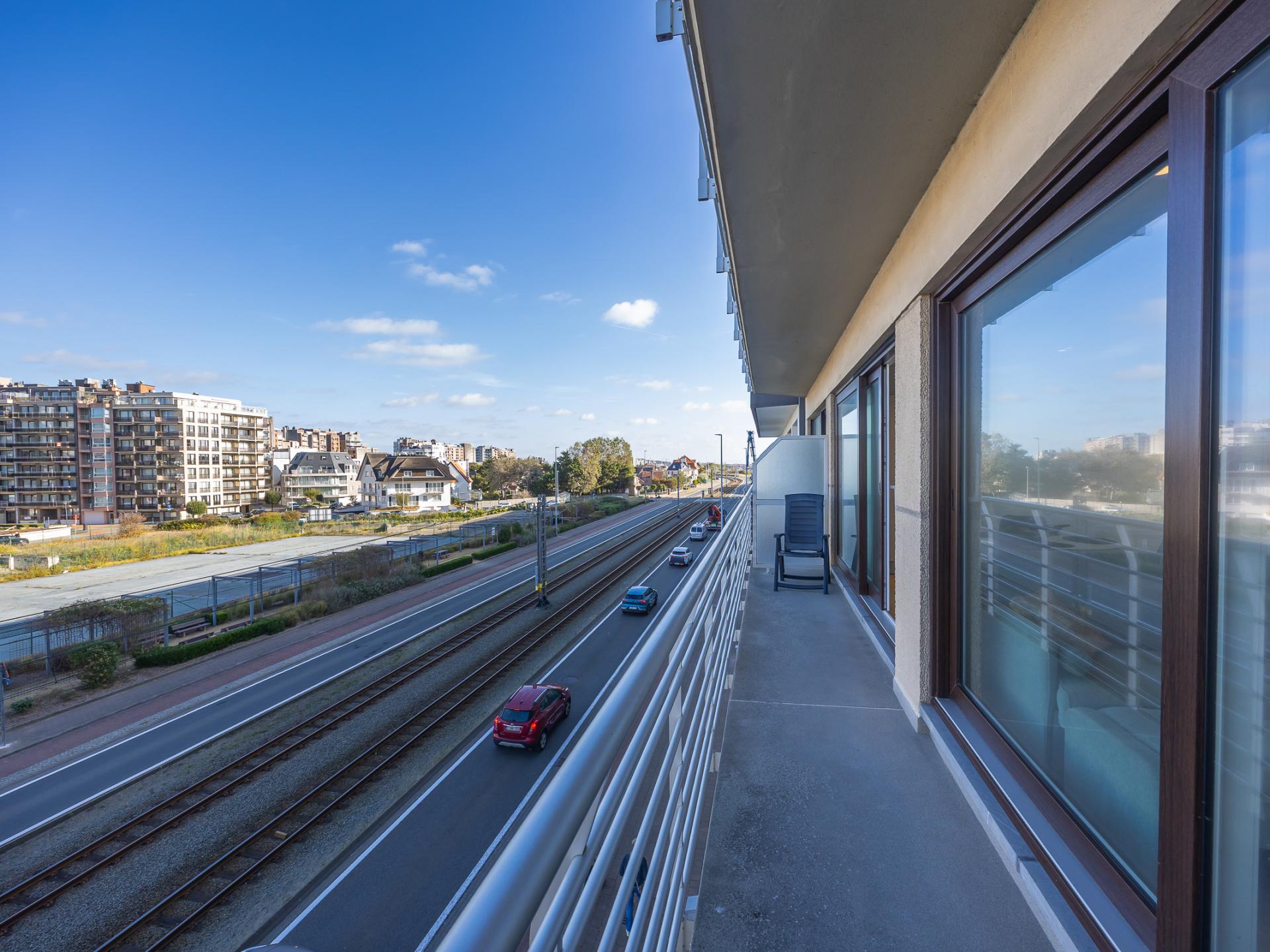 Appartement met frontaal zeezicht in Westende, vlakbij strand en centrum - foto 10