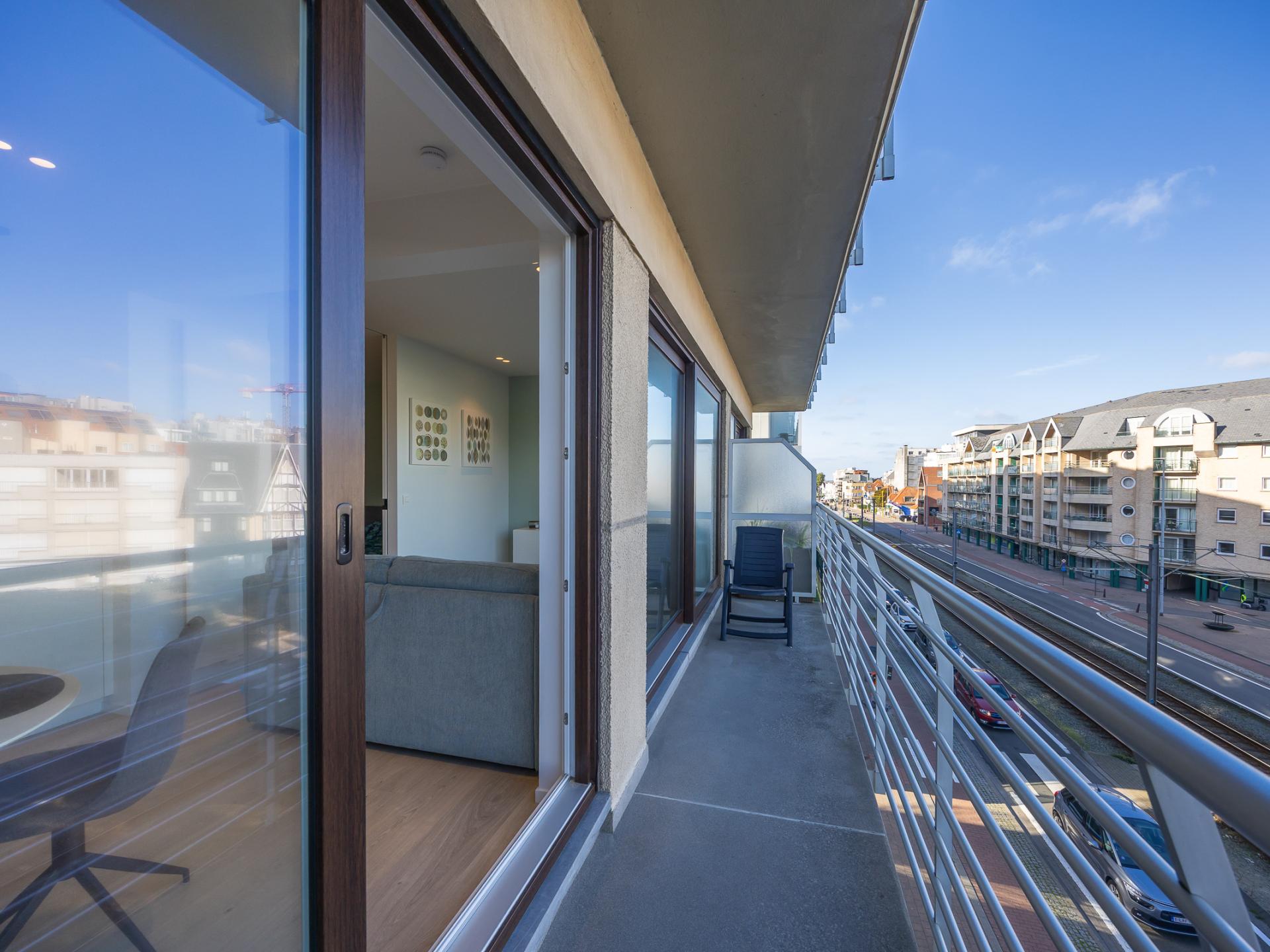 Appartement met frontaal zeezicht in Westende, vlakbij strand en centrum - foto 9