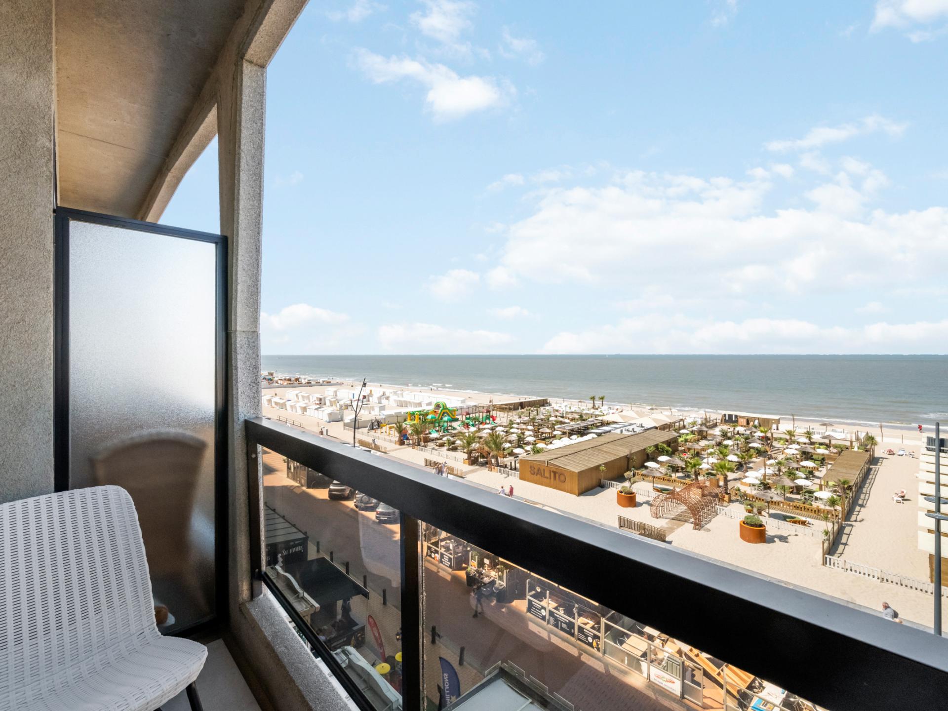 Zonnig appartement met frontaal zeezicht op 20 meter van het strand - foto 2
