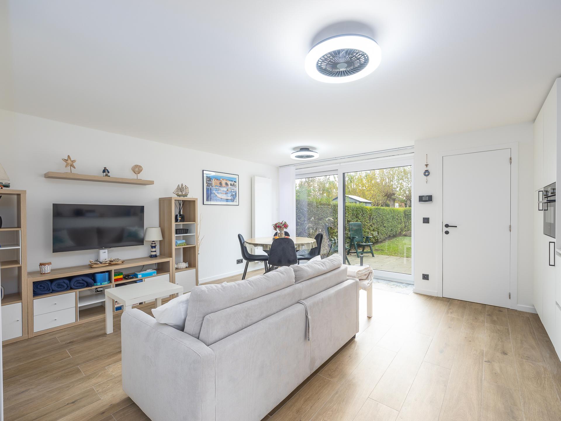Lichtrijke bungalow met omheinde tuin in vakantiepark 't Zand, Westende - foto 4