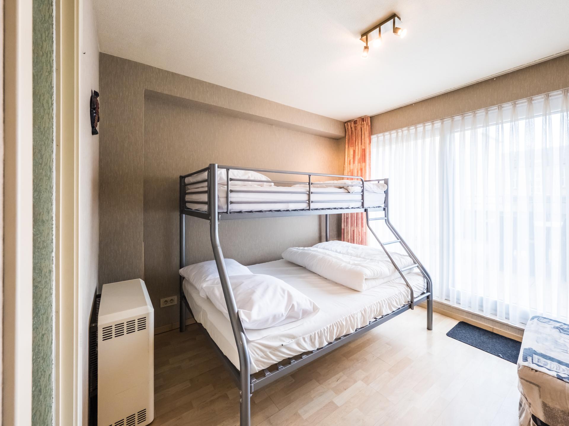 Zonnig appartement met 2 slaapkamers en terras, 22m van centrum - foto 11