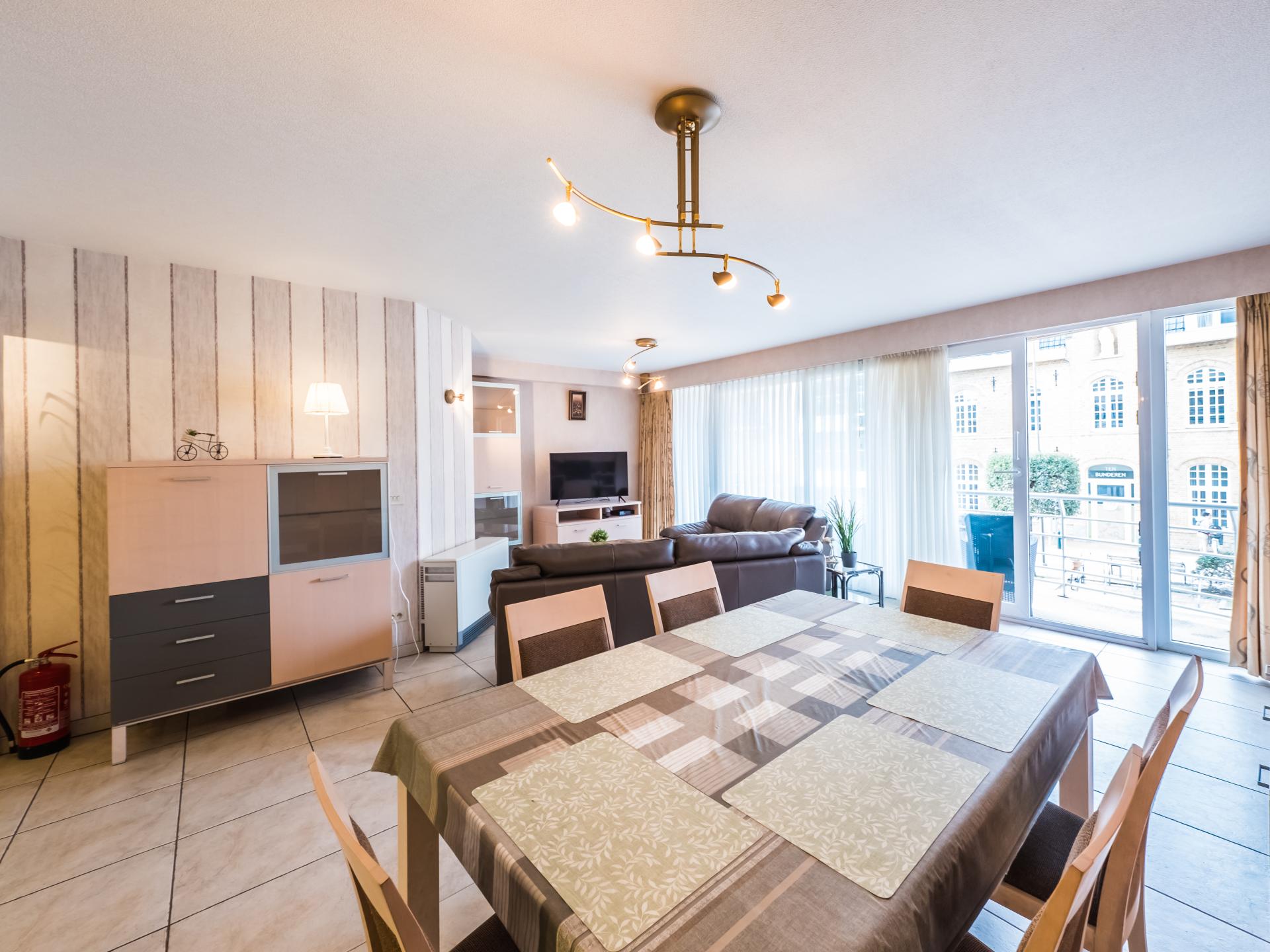 Zonnig appartement met 2 slaapkamers en terras, 22m van centrum - foto 1