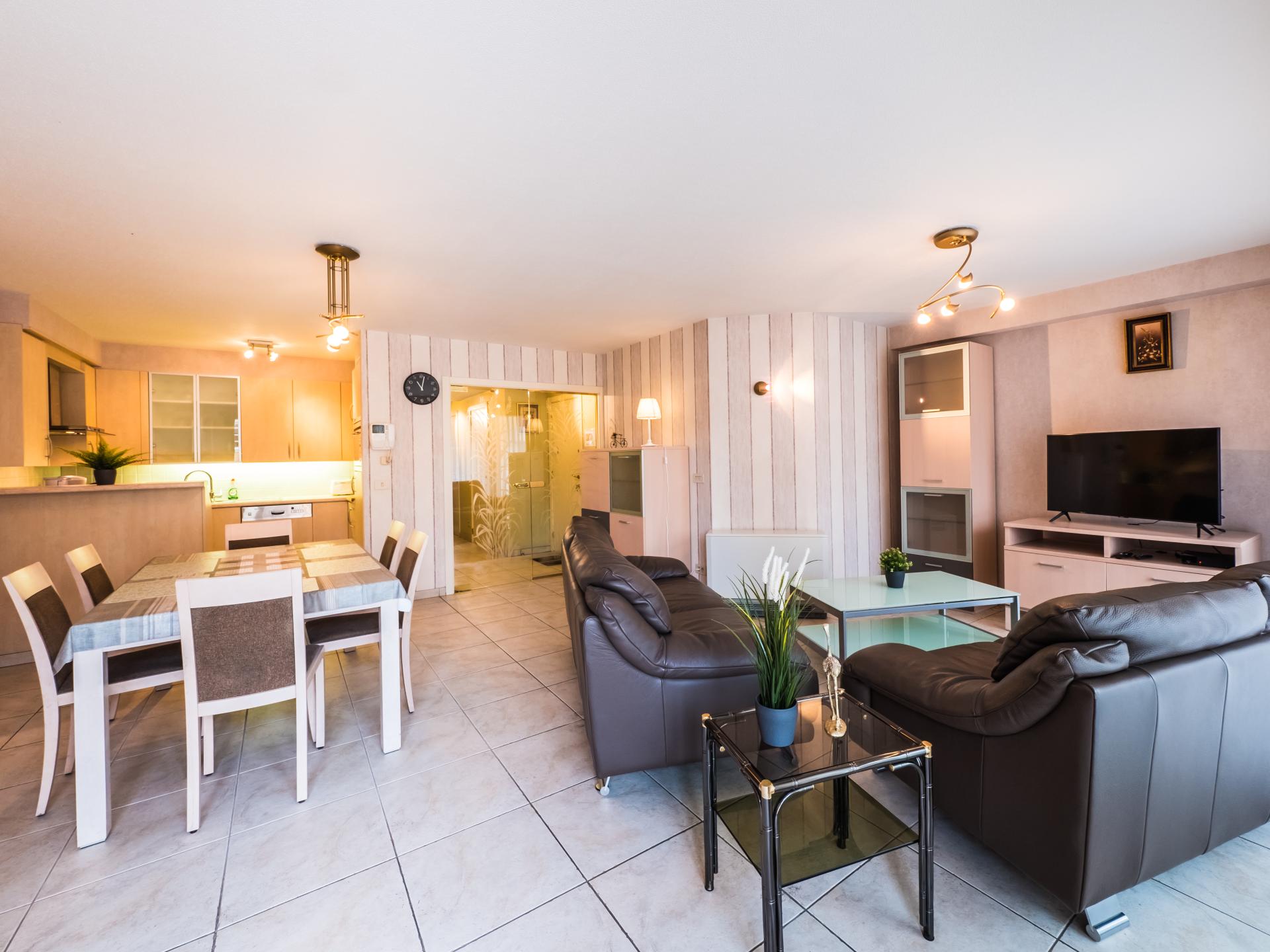 Zonnig appartement met 2 slaapkamers en terras, 22m van centrum - foto 7