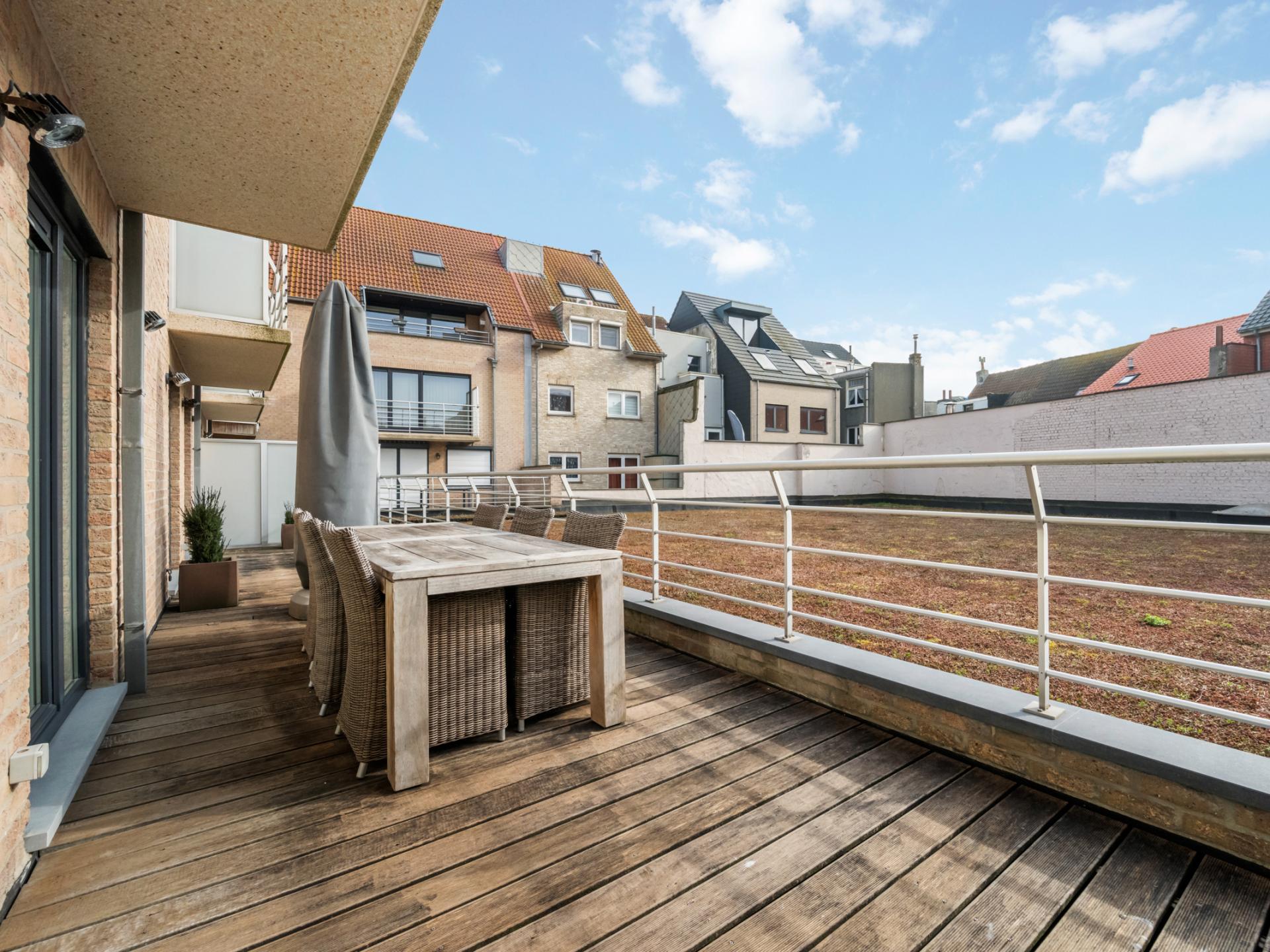 Luxe 4-slaapkamerappartement met 80m² terras op 500m van het strand - foto 4