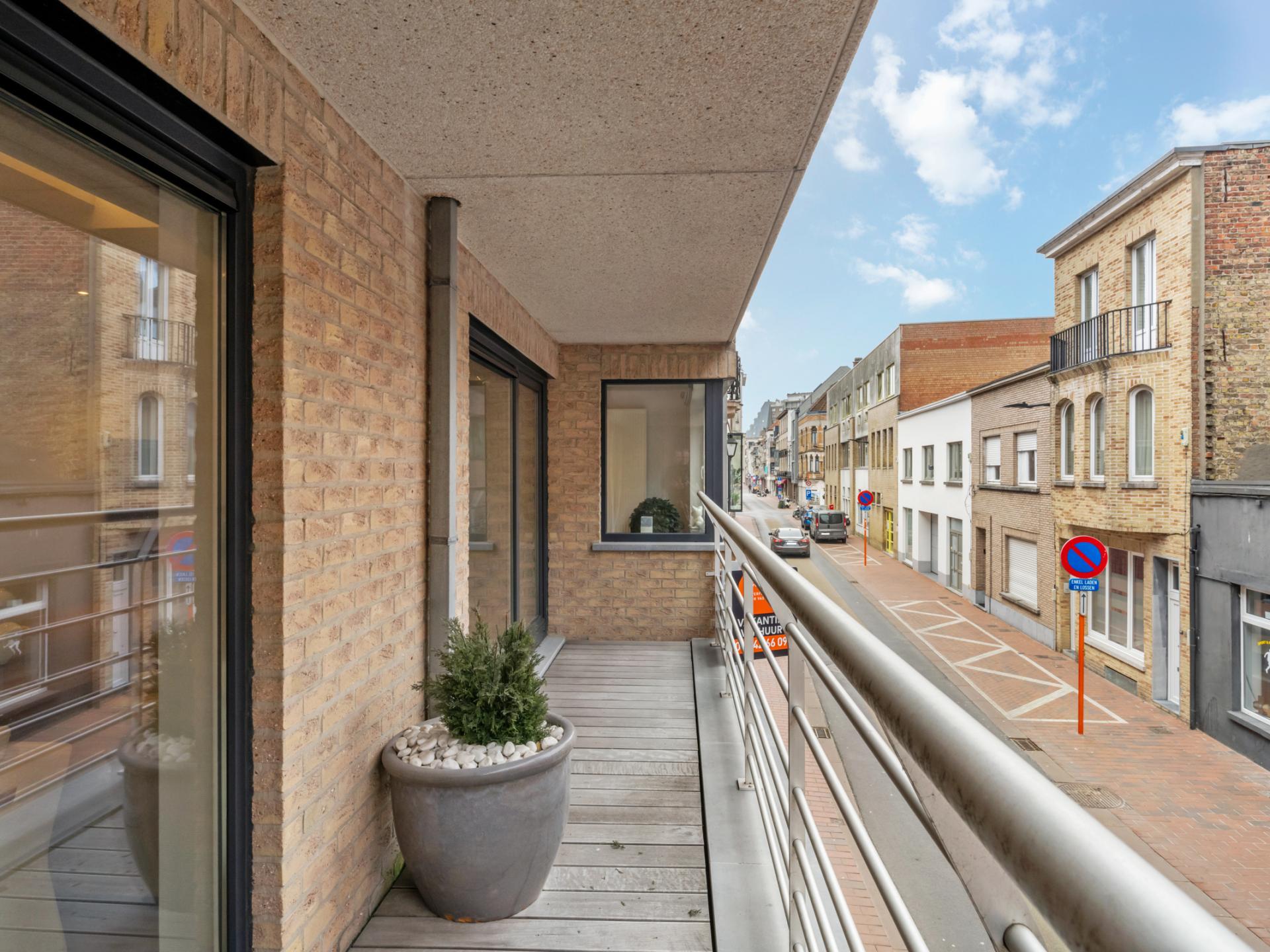 Luxe 4-slaapkamerappartement met 80m² terras op 500m van het strand - foto 2