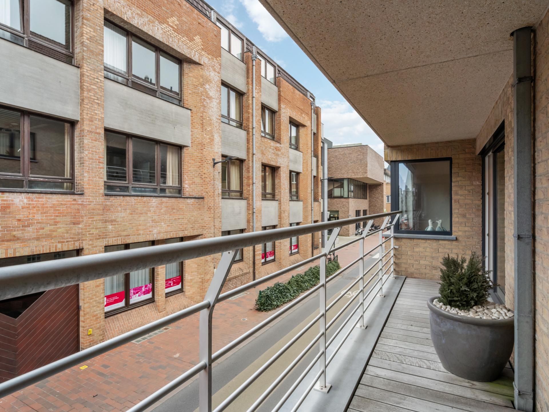 Luxe 4-slaapkamerappartement met 80m² terras op 500m van het strand - foto 16