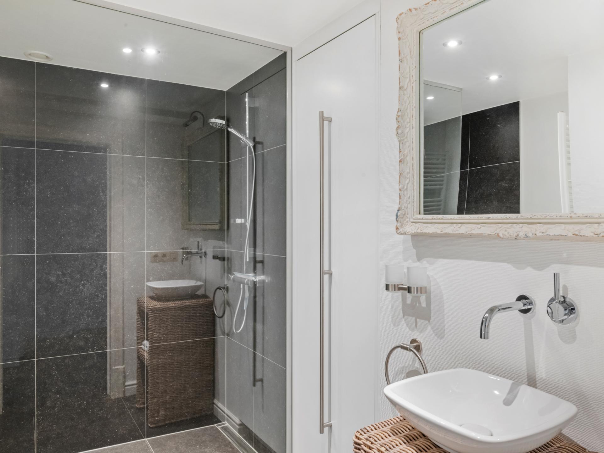 Luxe 4-slaapkamerappartement met 80m² terras op 500m van het strand - foto 13