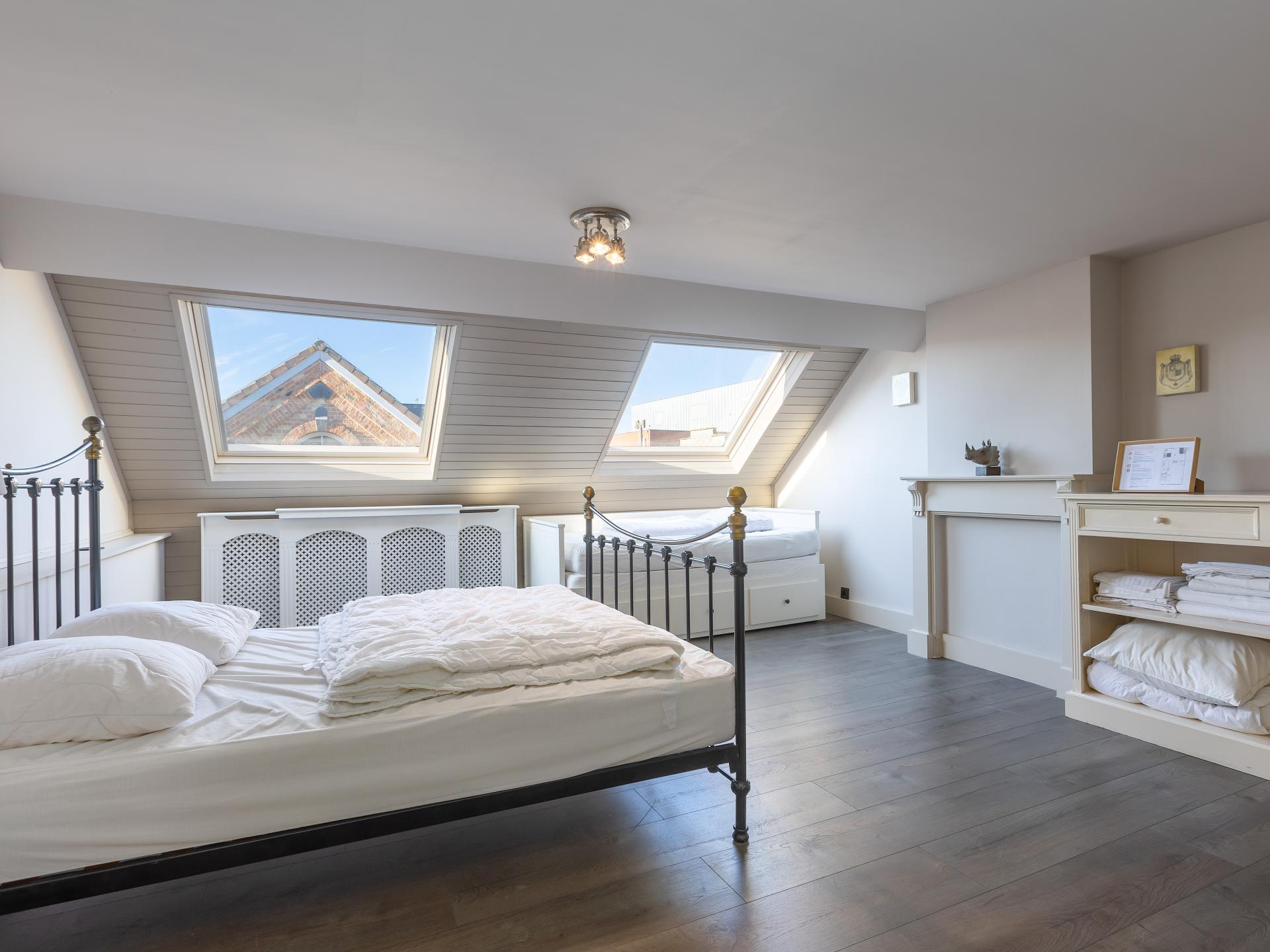 Stijlvol herenhuis voor 8 in Middelkerke, 90m van centrum en vlakbij zee - foto 14