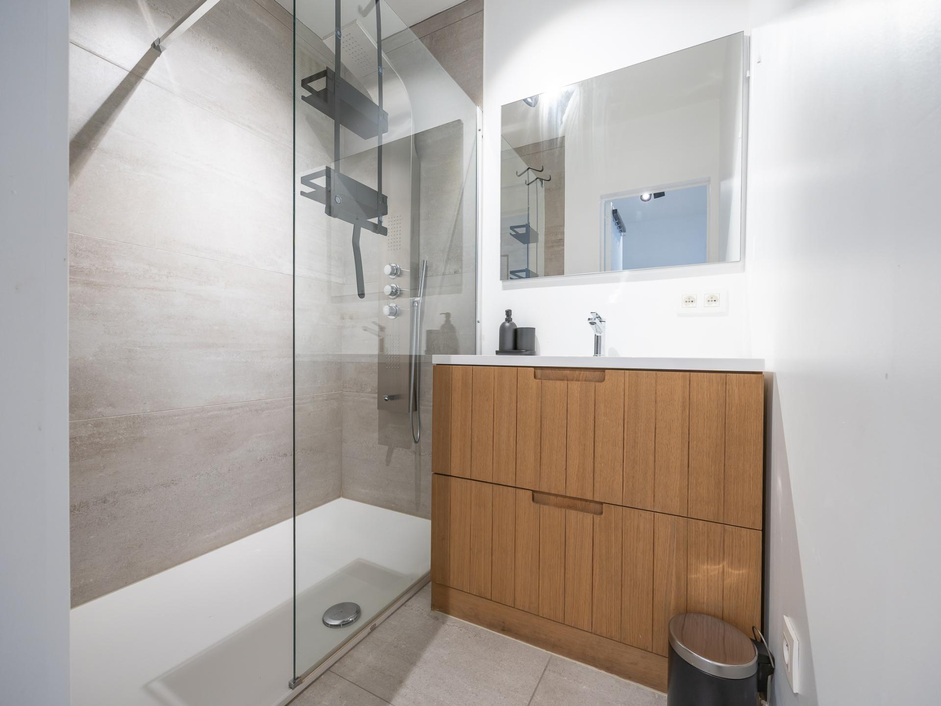 Licht appartement op vierde verdieping met terrassen, 45 meter van centrum - foto 10