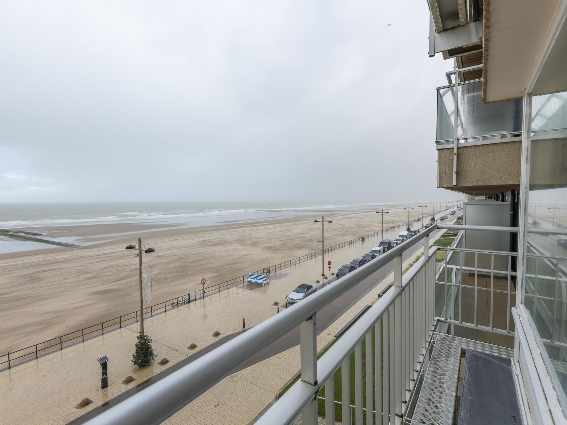 In het centrum van Middelkerke: licht appartement met zeezicht (6 p.) - foto 7