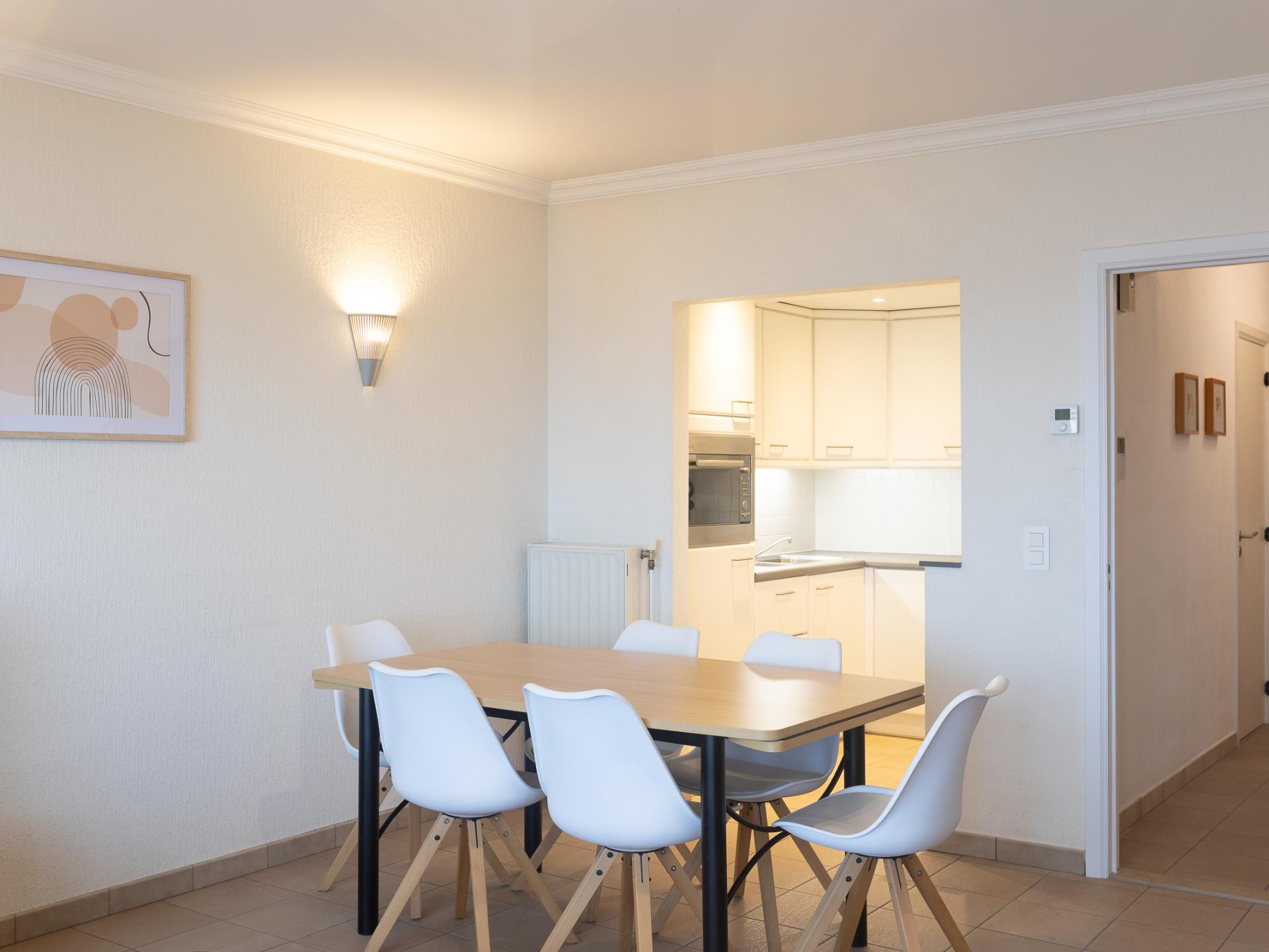In het centrum van Middelkerke: licht appartement met zeezicht (6 p.) - foto 13