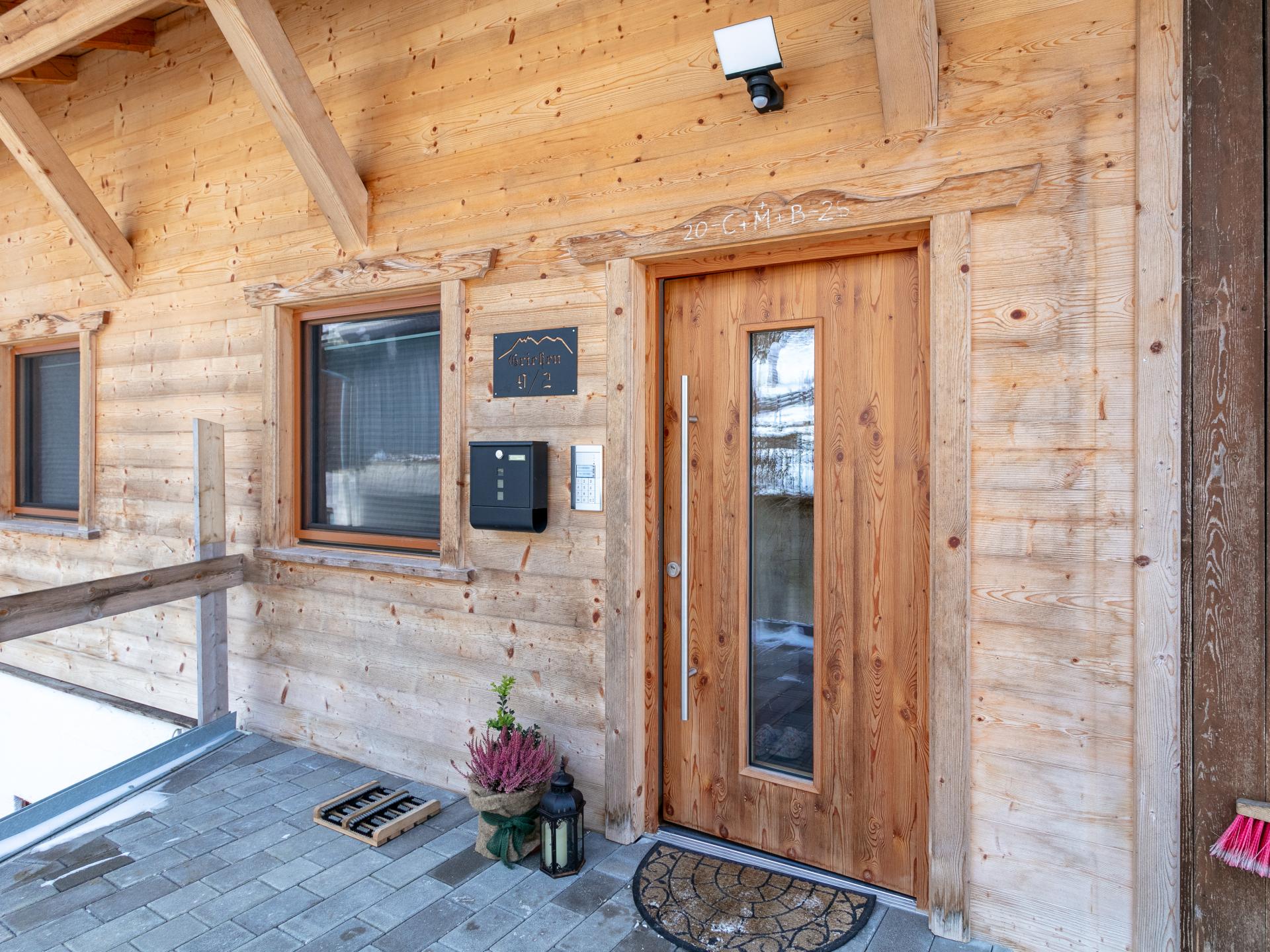 Rustiek appartement met wellness direct aan de skipiste in Leogang - foto 39