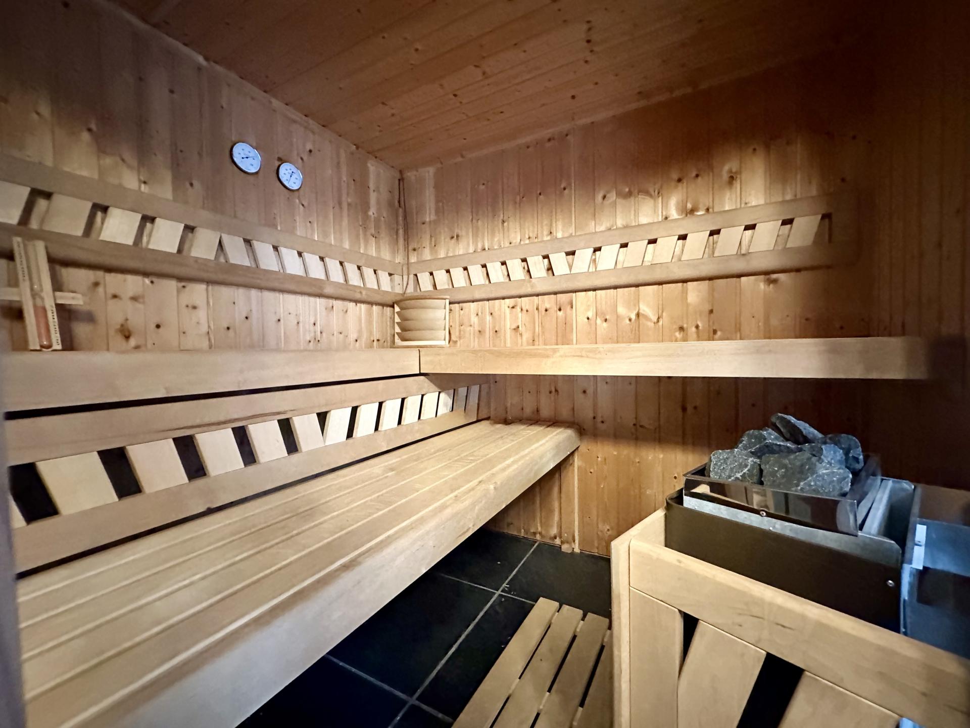 Luxe groepswoning voor 24 personen met privézwembad en sauna in Grupont - foto 21