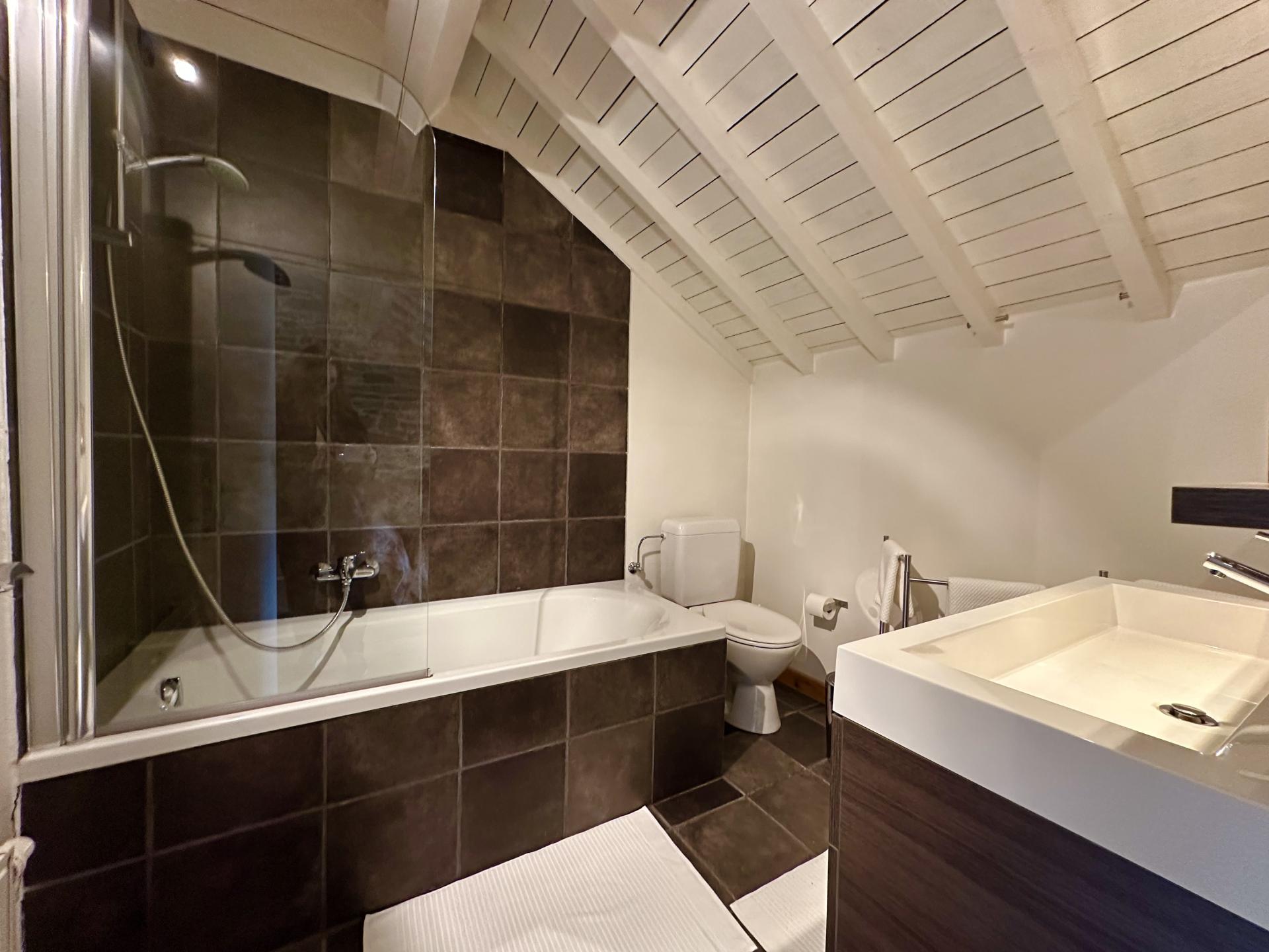 Luxe groepswoning voor 24 personen met privézwembad en sauna in Grupont - foto 52