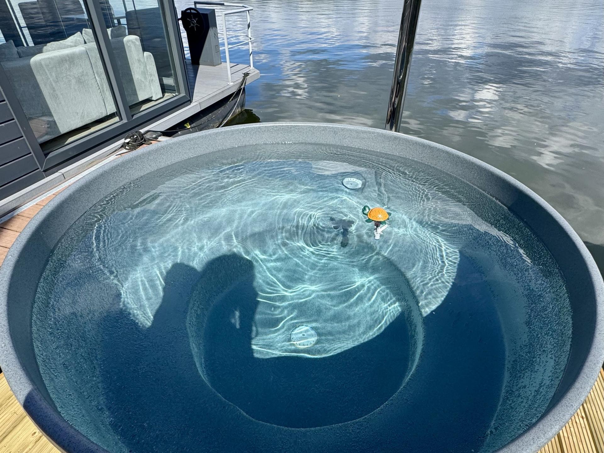 Unieke havenlodge met hottub aan de Mookerplas in Limburg - foto 10
