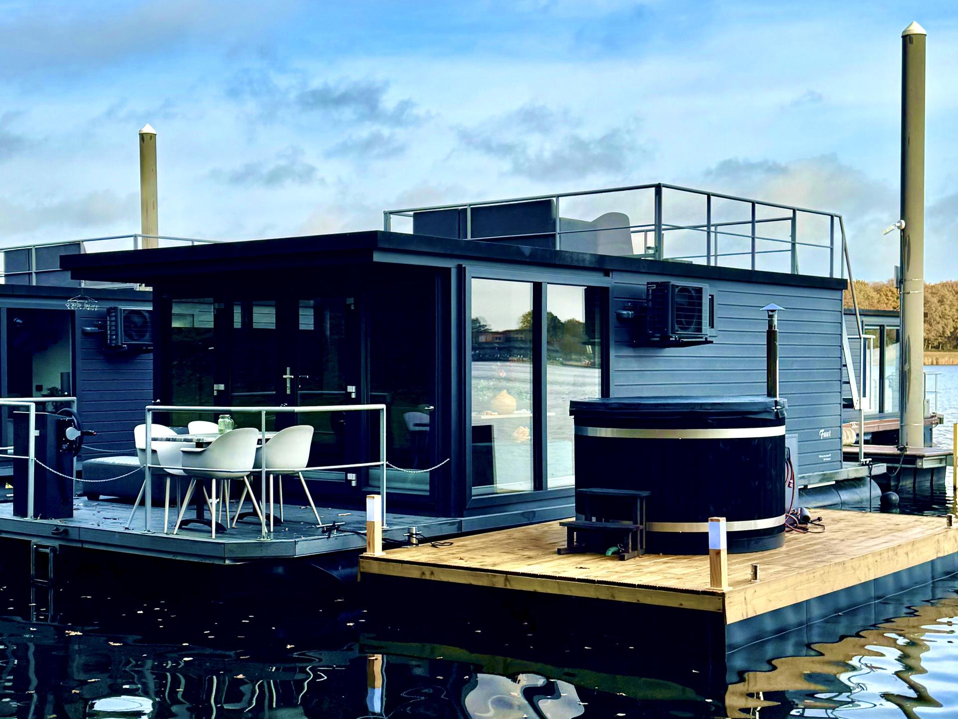 Unieke havenlodge met hottub aan de Mookerplas in Limburg - foto 8