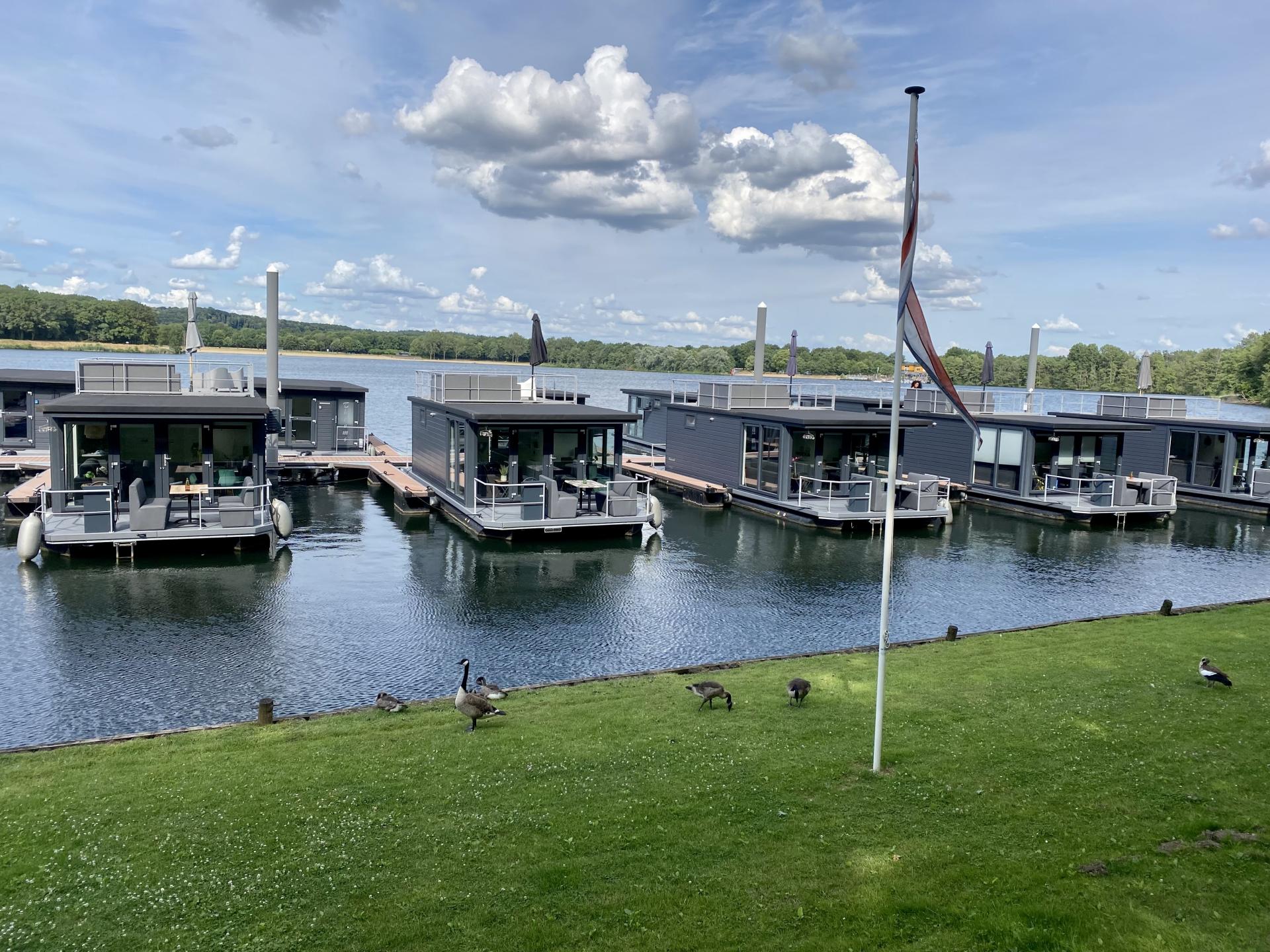Unieke havenlodge met hottub aan de Mookerplas in Limburg - foto 14