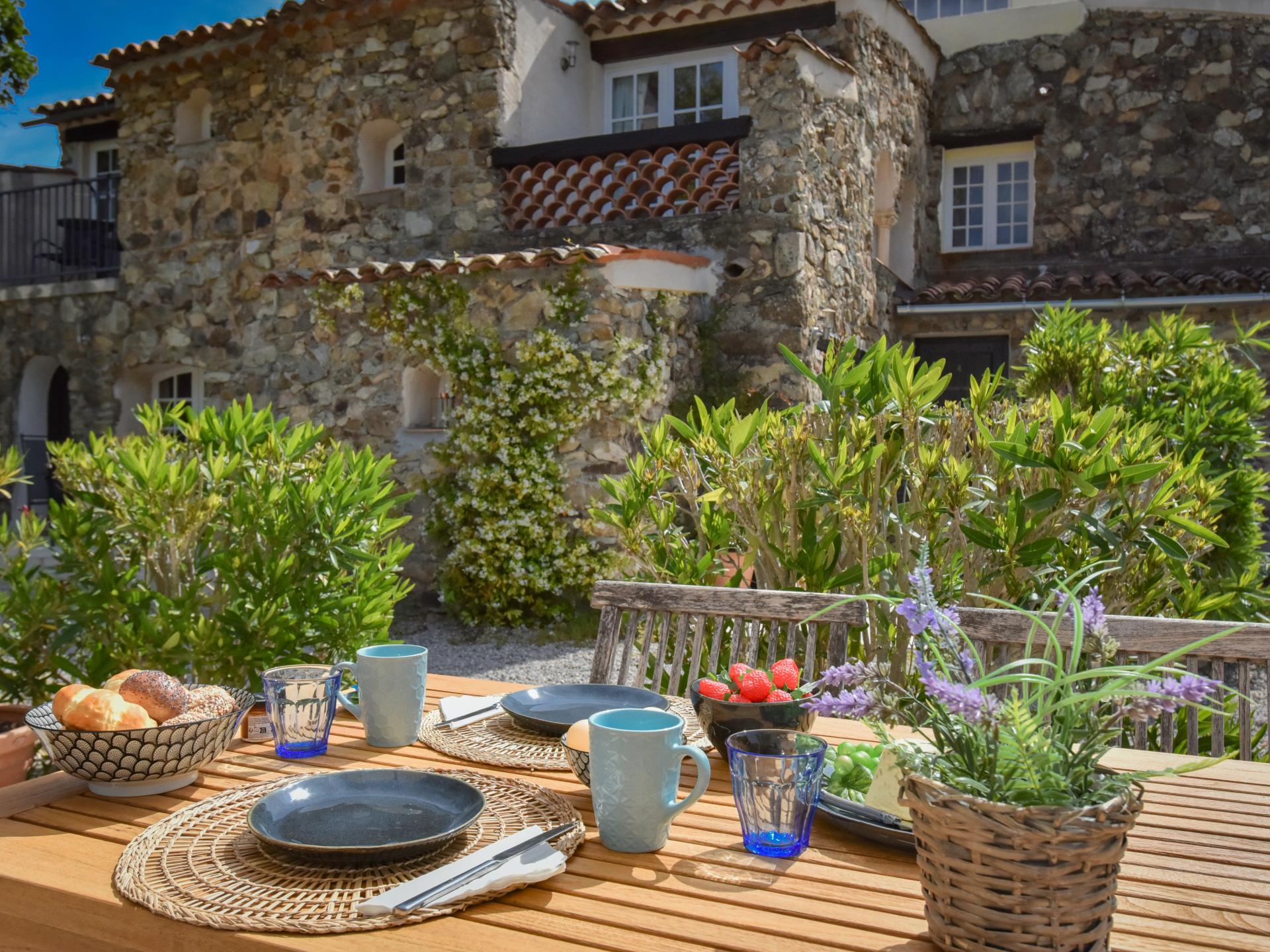 Knusse gîte voor 3 in 500 jaar oude Provençaalse boerderij met zwembad - foto 2
