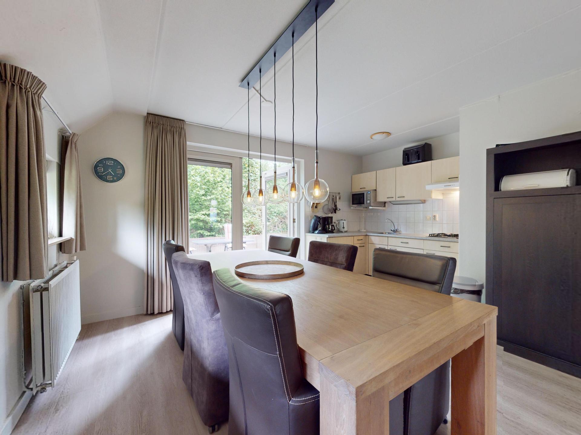 Vrijstaand vakantiehuis met houtkachel direct aan het Drentse bos - foto 7