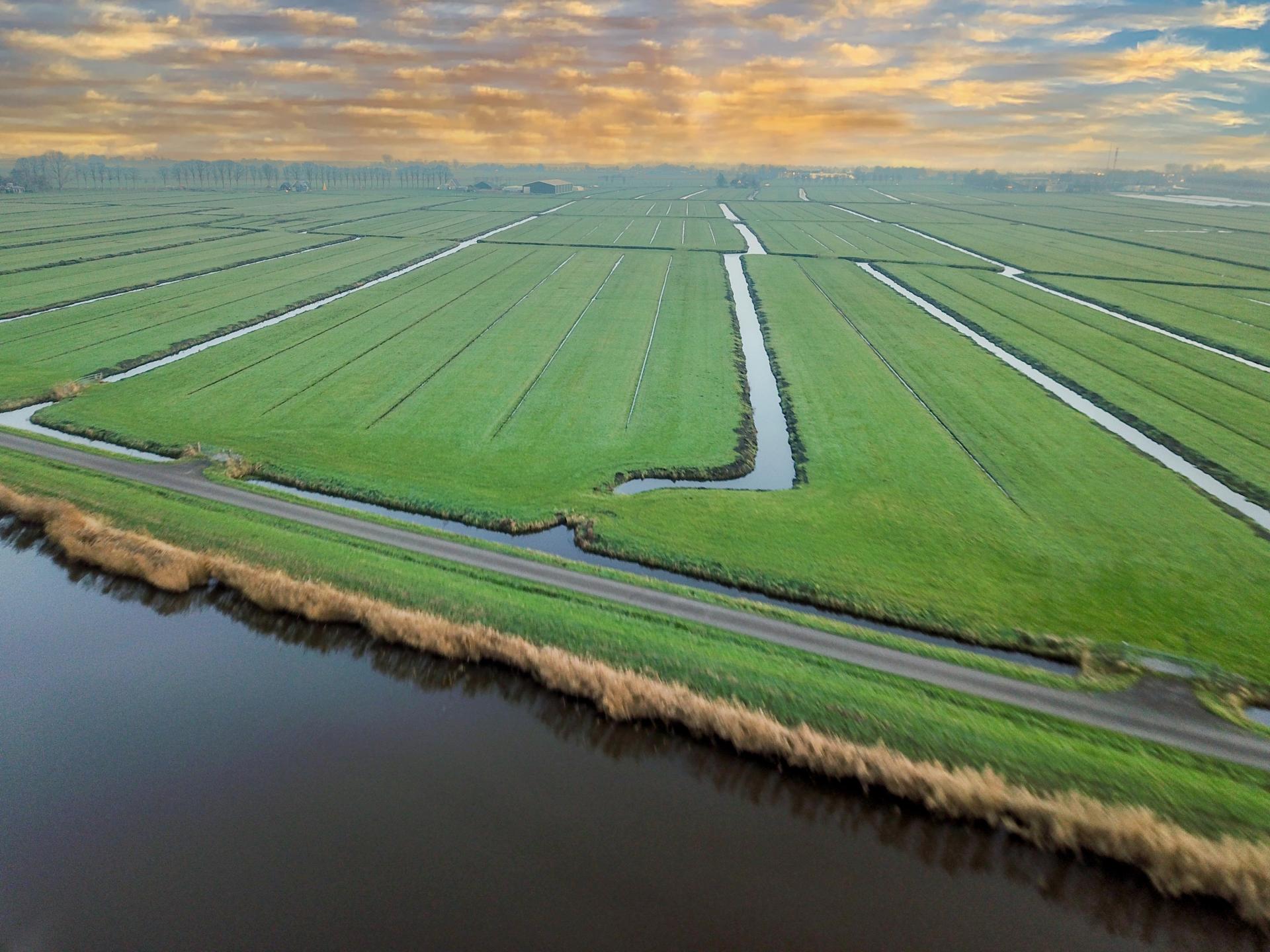 Idyllisch landhuis aan het water in waterrijk Noord-Holland - foto 43