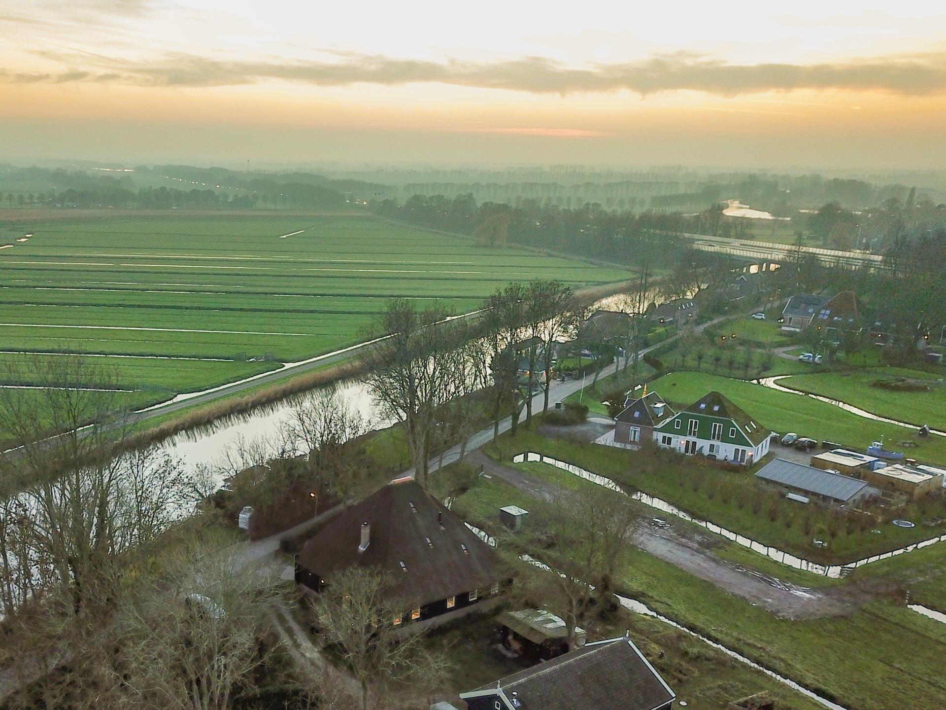 Idyllisch landhuis aan het water in waterrijk Noord-Holland - foto 3