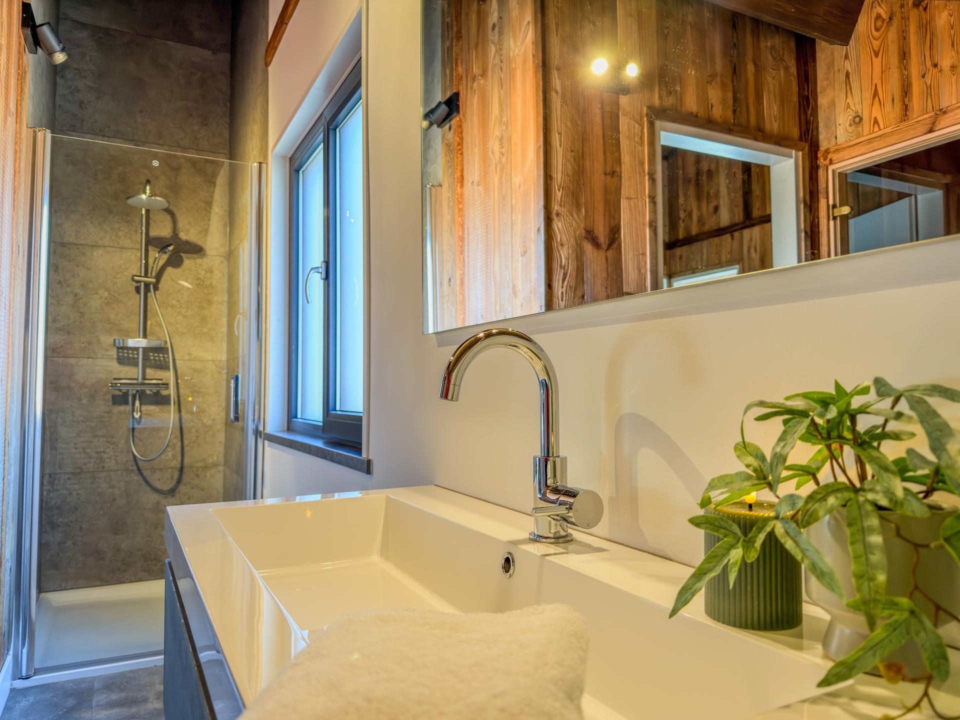 Chalet aan de Afritzer See met privé sauna en uitzicht op de Alpen - foto 37