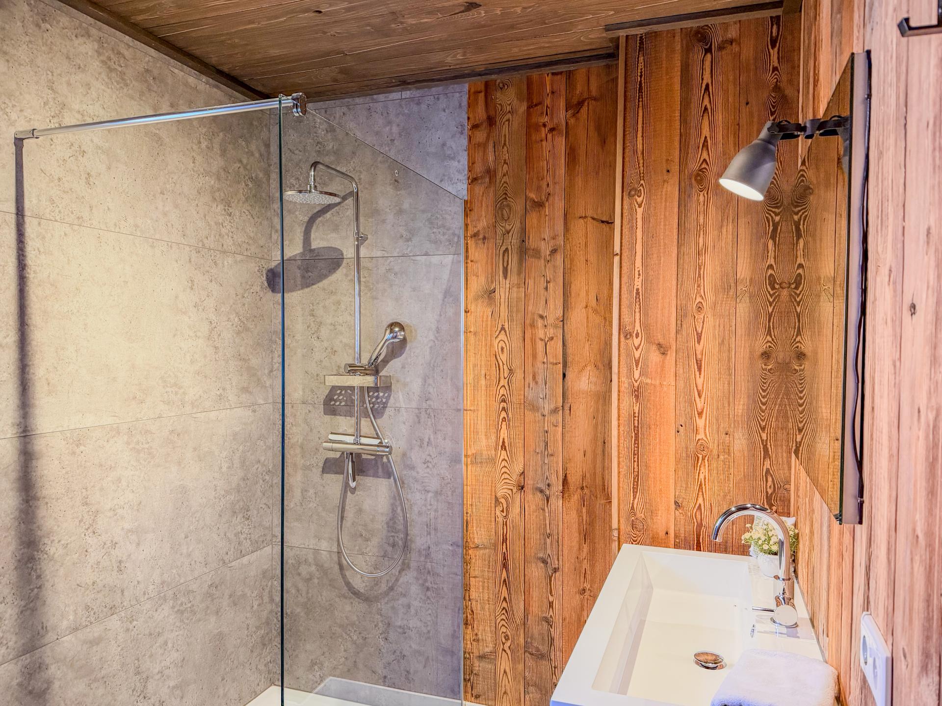 Chalet aan de Afritzer See met privé sauna en uitzicht op de Alpen - foto 16