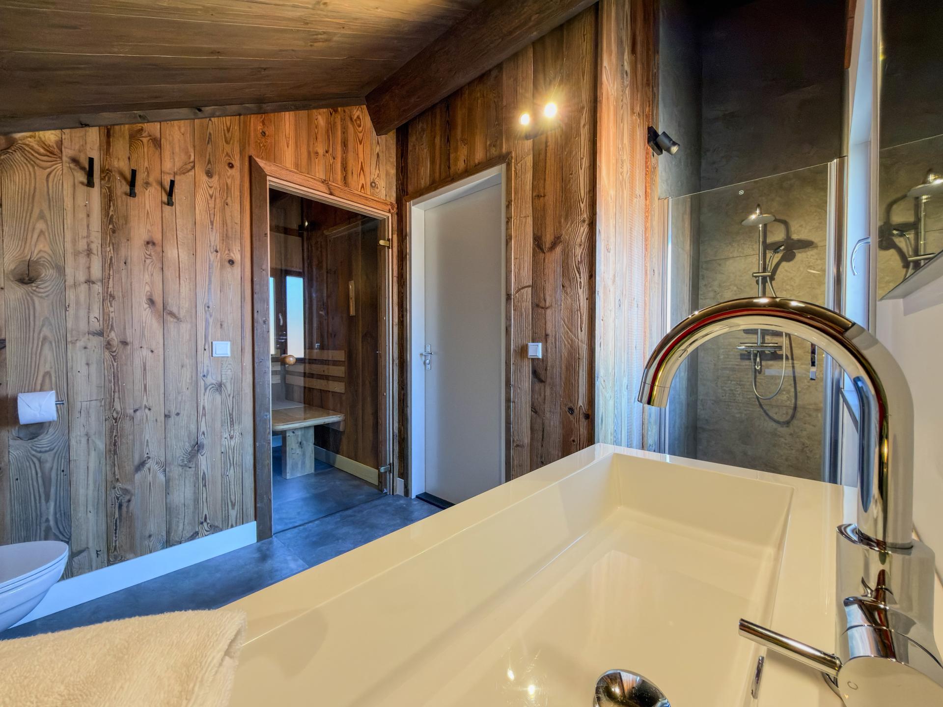 Chalet aan de Afritzer See met privé sauna en uitzicht op de Alpen - foto 11