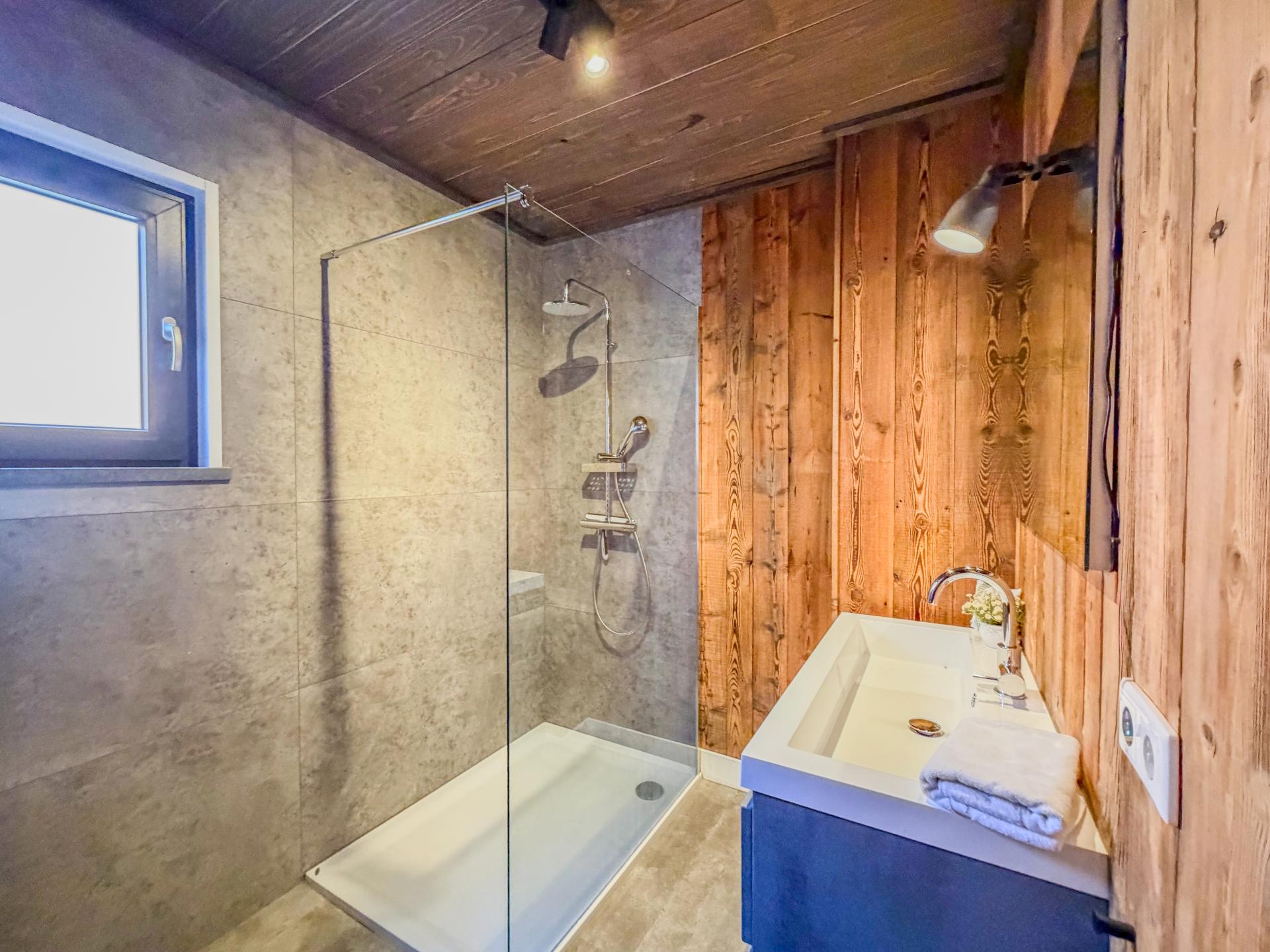 Chalet aan de Afritzer See met privé sauna en uitzicht op de Alpen - foto 36