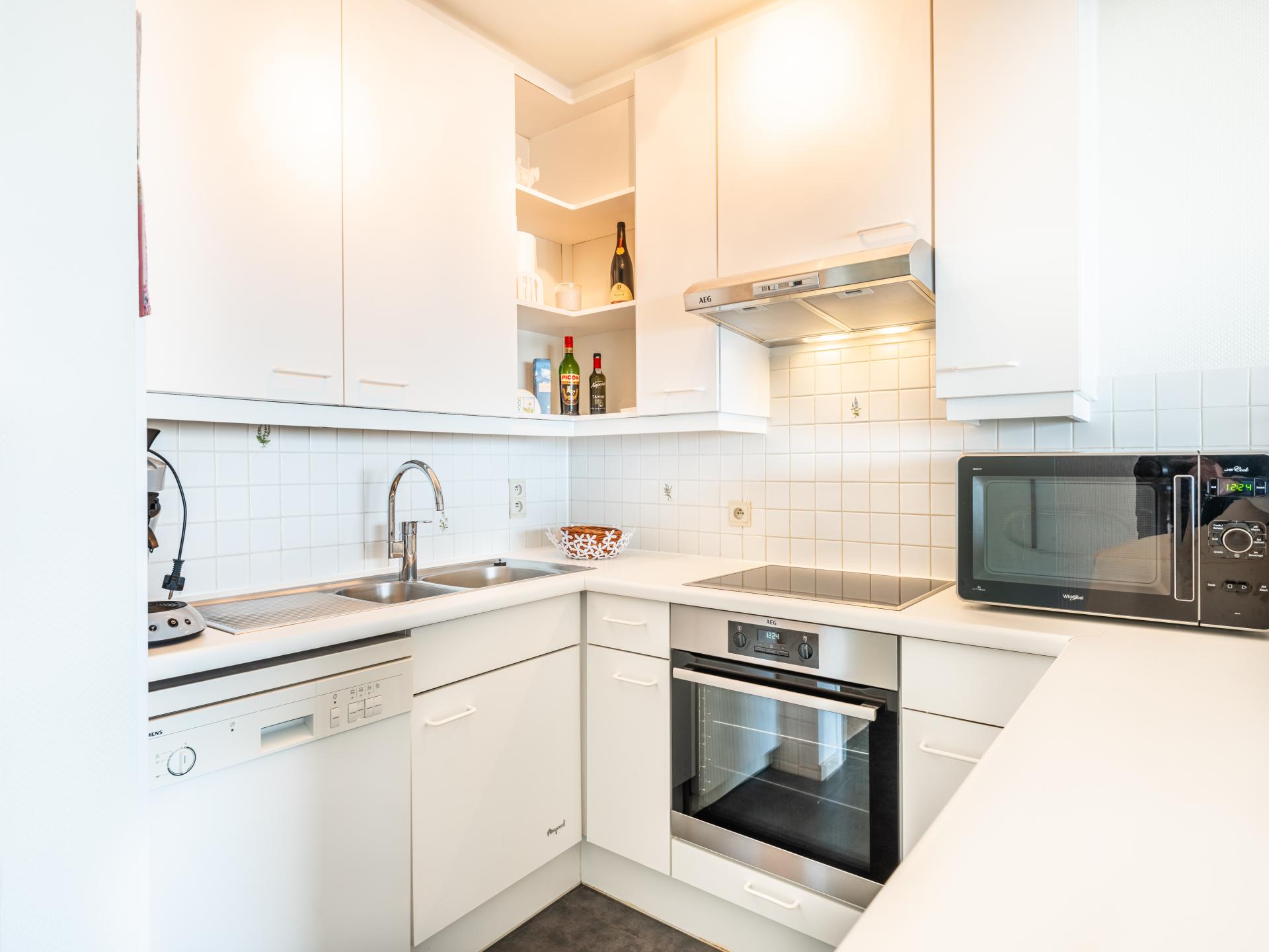 In het centrum van Sint-Idesbald: landhuis direct aan zee - foto 9