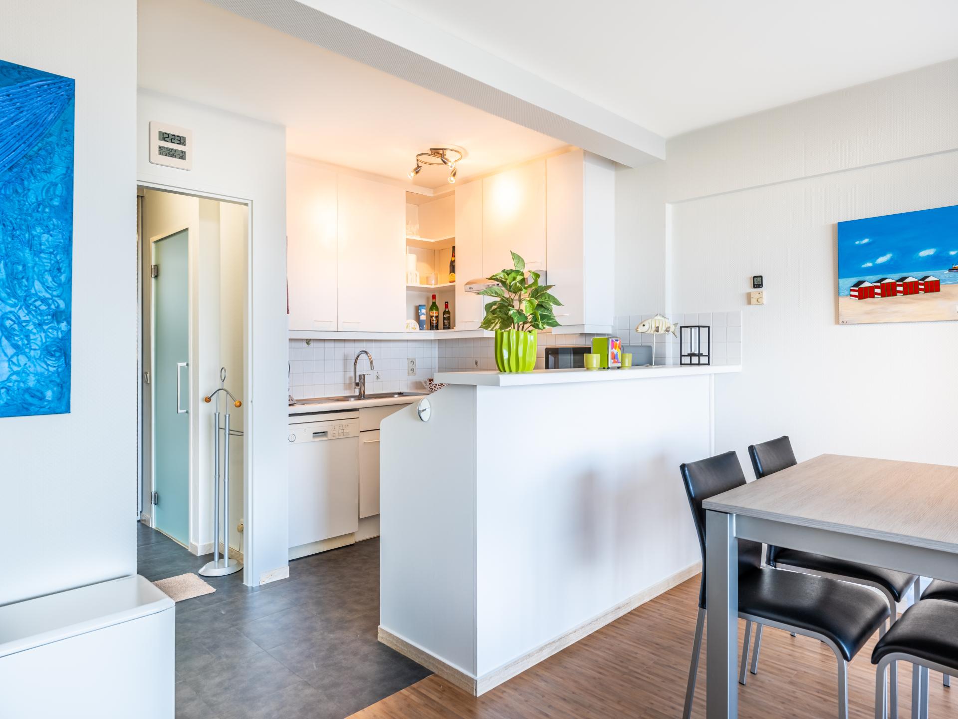 In het centrum van Sint-Idesbald: landhuis direct aan zee - foto 8
