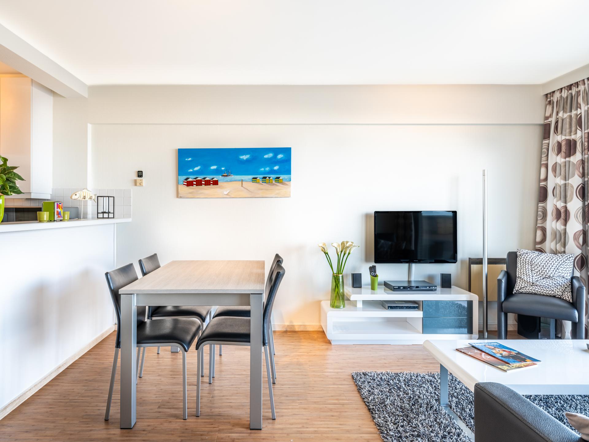 In het centrum van Sint-Idesbald: landhuis direct aan zee - foto 7