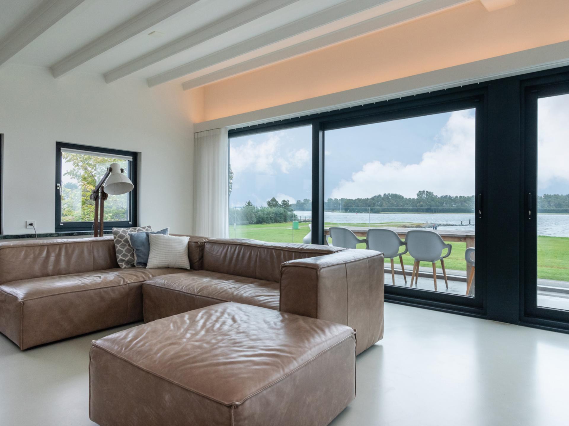 Panoramavilla aan het Veerse Meer met 180° waterzicht in Kamperland - foto 10