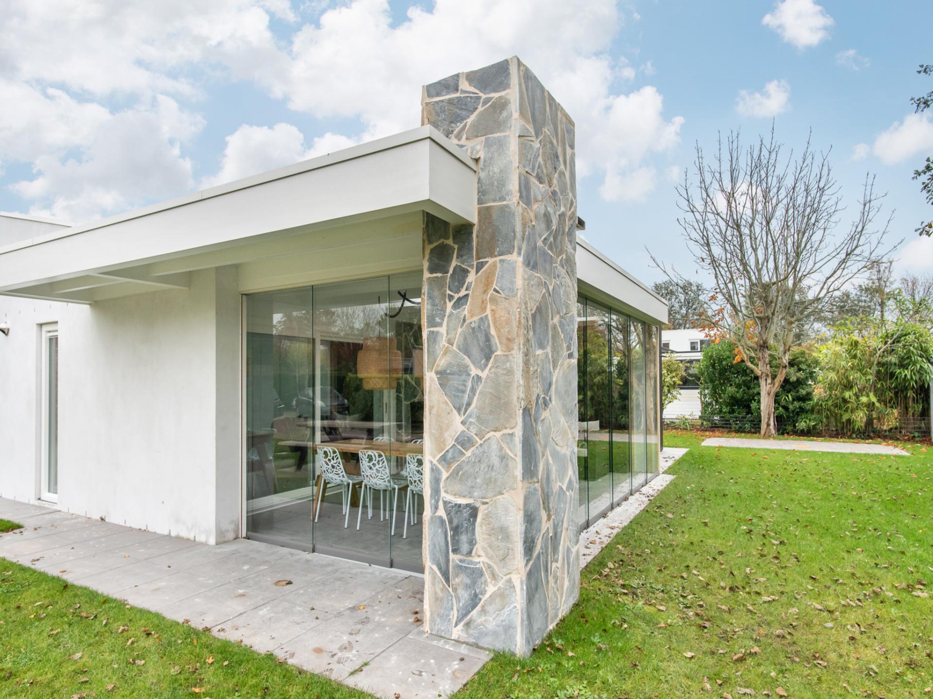 Luxe bungalow aan het Veerse Meer met overdekt terras en buitenhaard - foto 20
