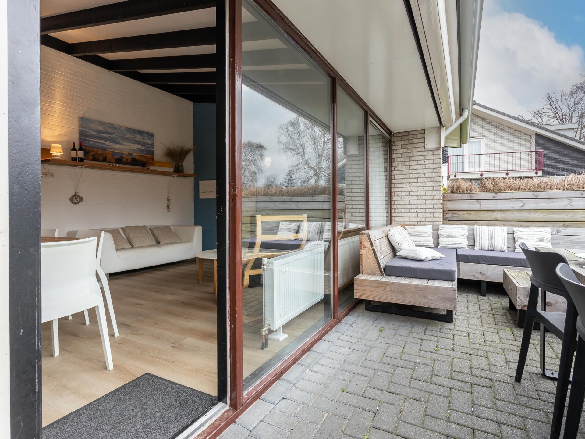 Vrijstaande gezinsvilla aan het Veerse Meer met ruime tuin en houtkachel - foto 3