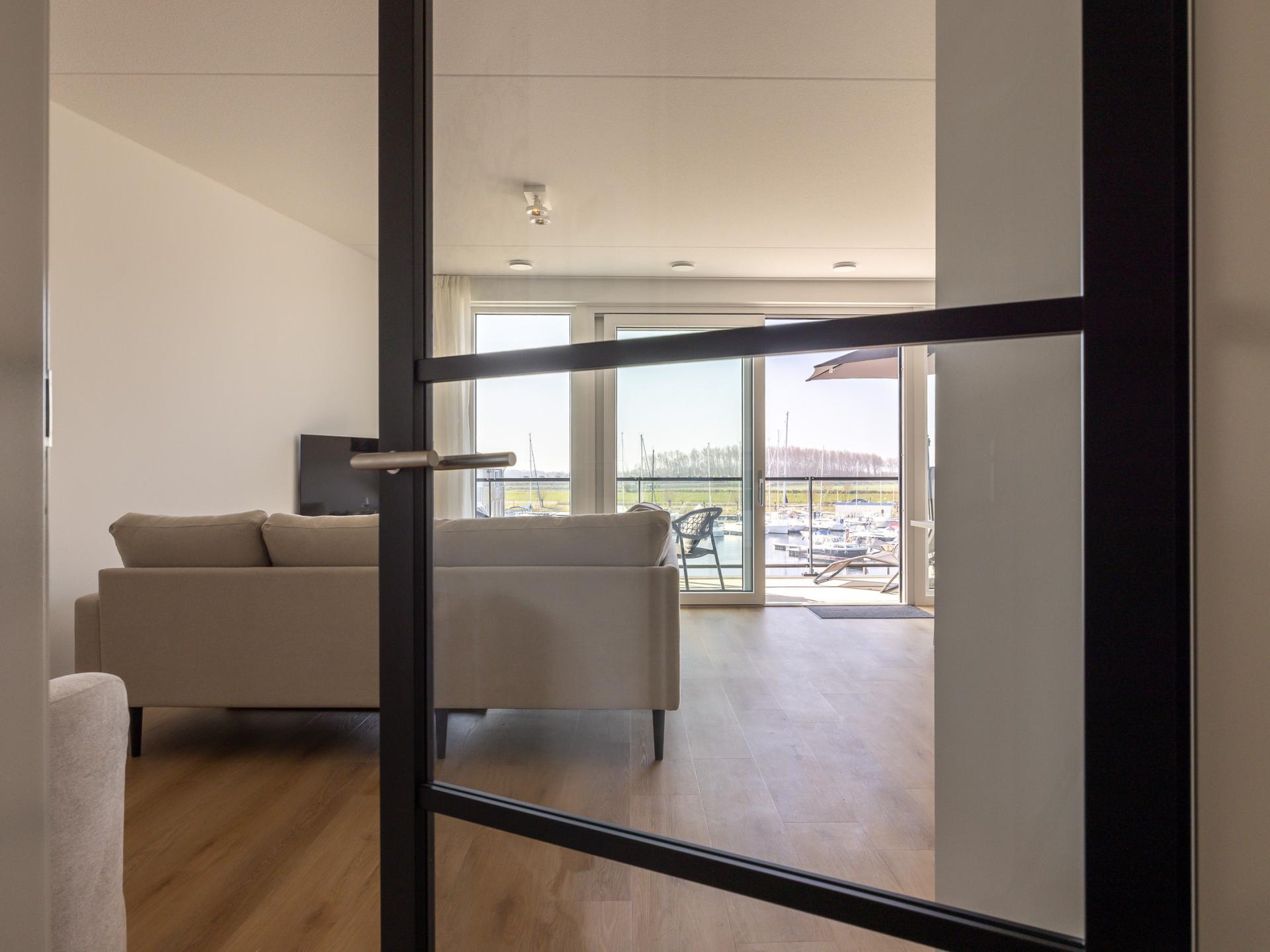 Stijlvol havenappartement met balkon en Sunshower in Kortgene - foto 8