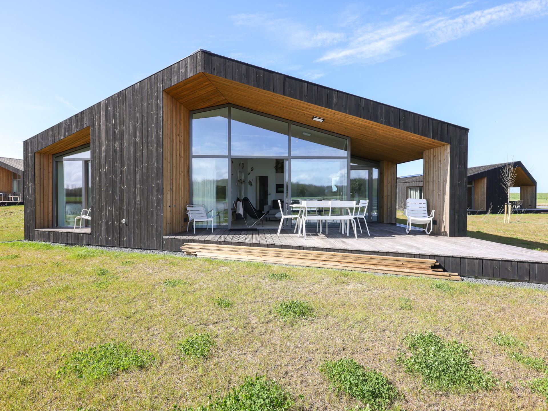 Natuurhuis met panoramisch terras aan het water in rustig Zeeland - foto 1