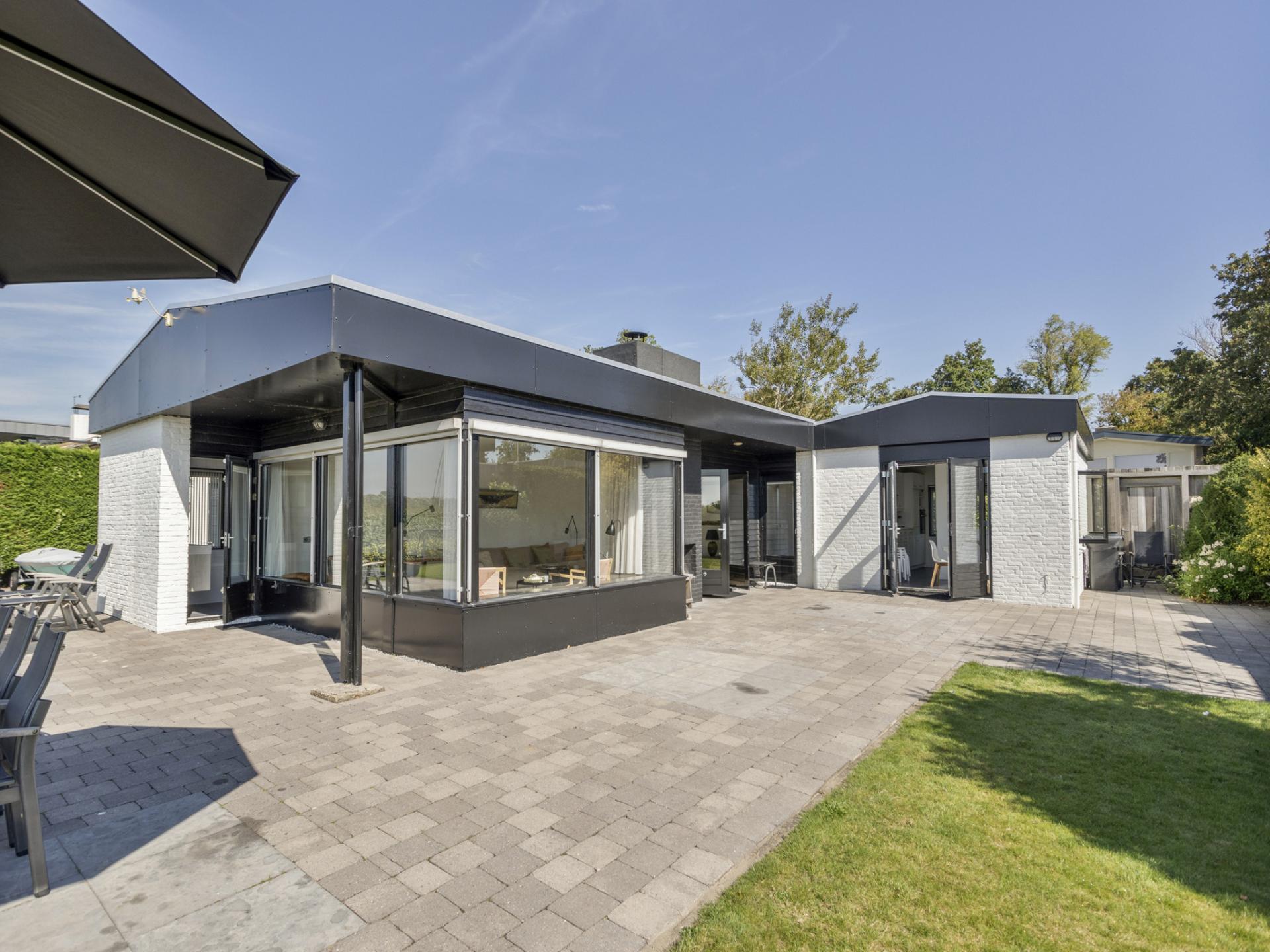 Vrijstaande villa aan het Veerse Meer met eigen aanlegsteiger - foto 2