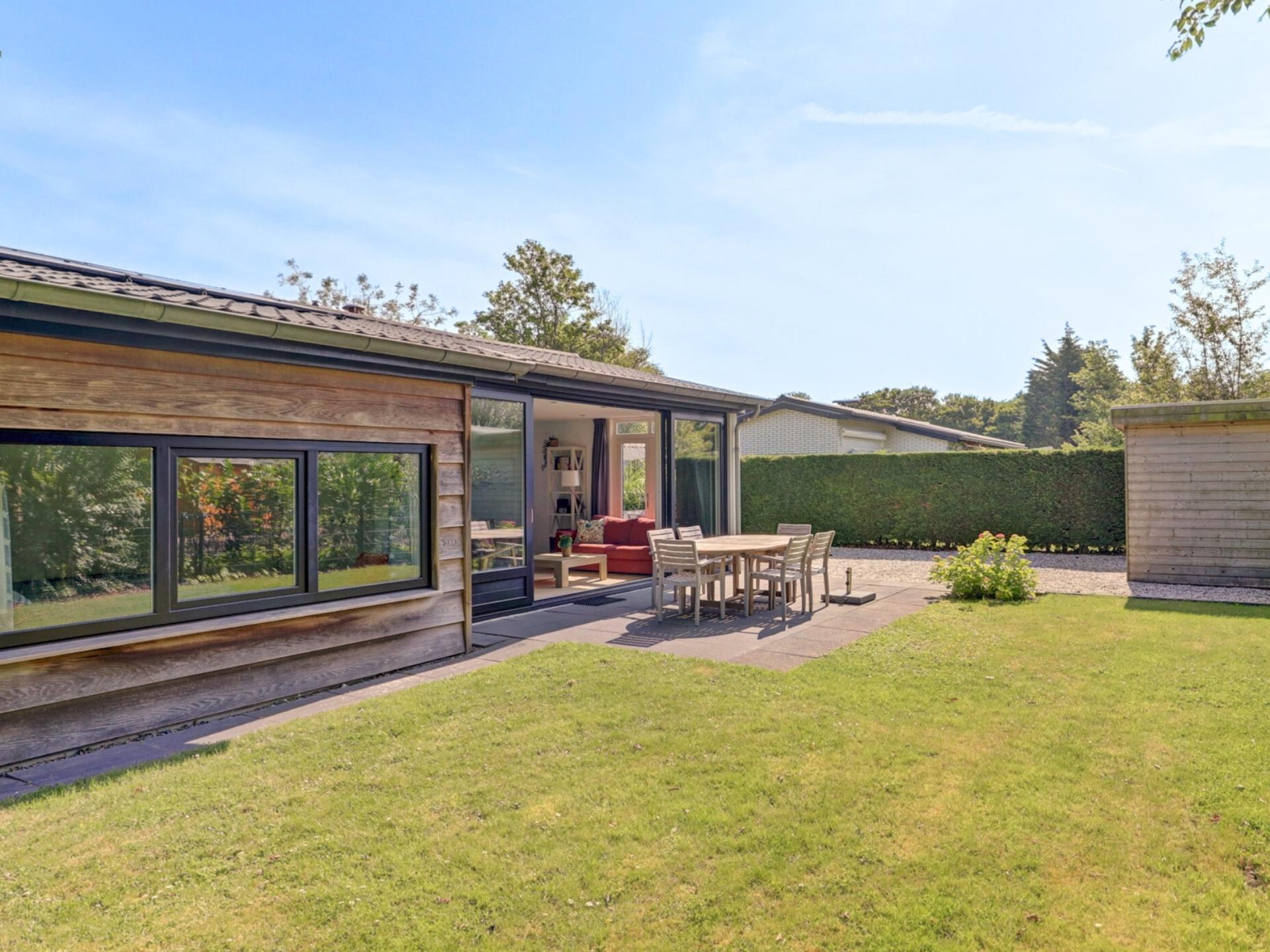 Vrijstaande villa aan zee met zonnige tuin en gashaard, 150m van centrum Kamperland - foto 17