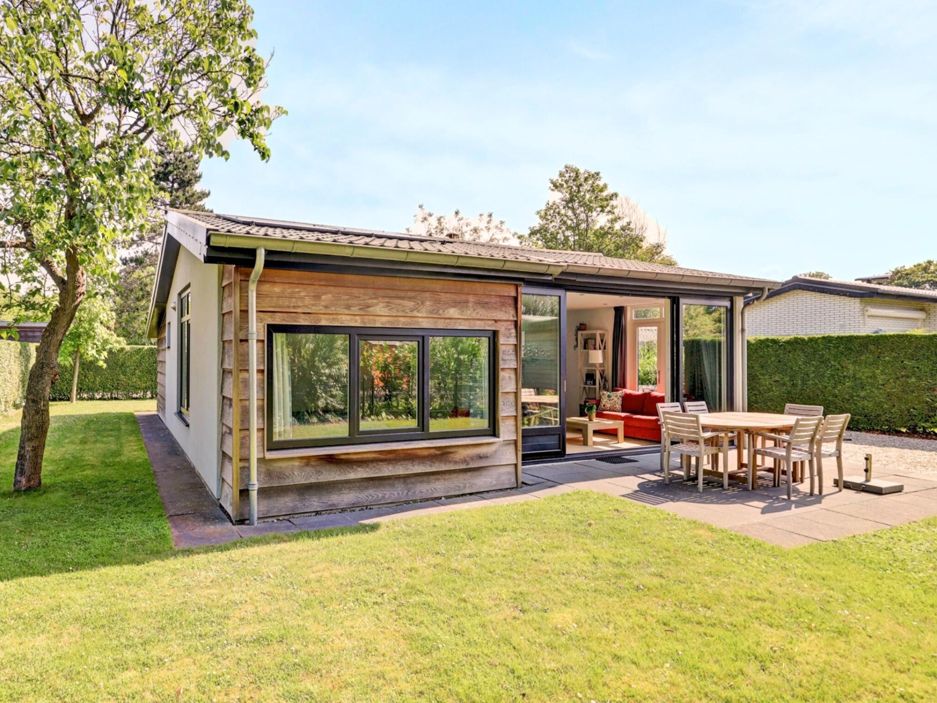 Vrijstaande villa aan zee met zonnige tuin en gashaard, 150m van centrum Kamperland - foto 7