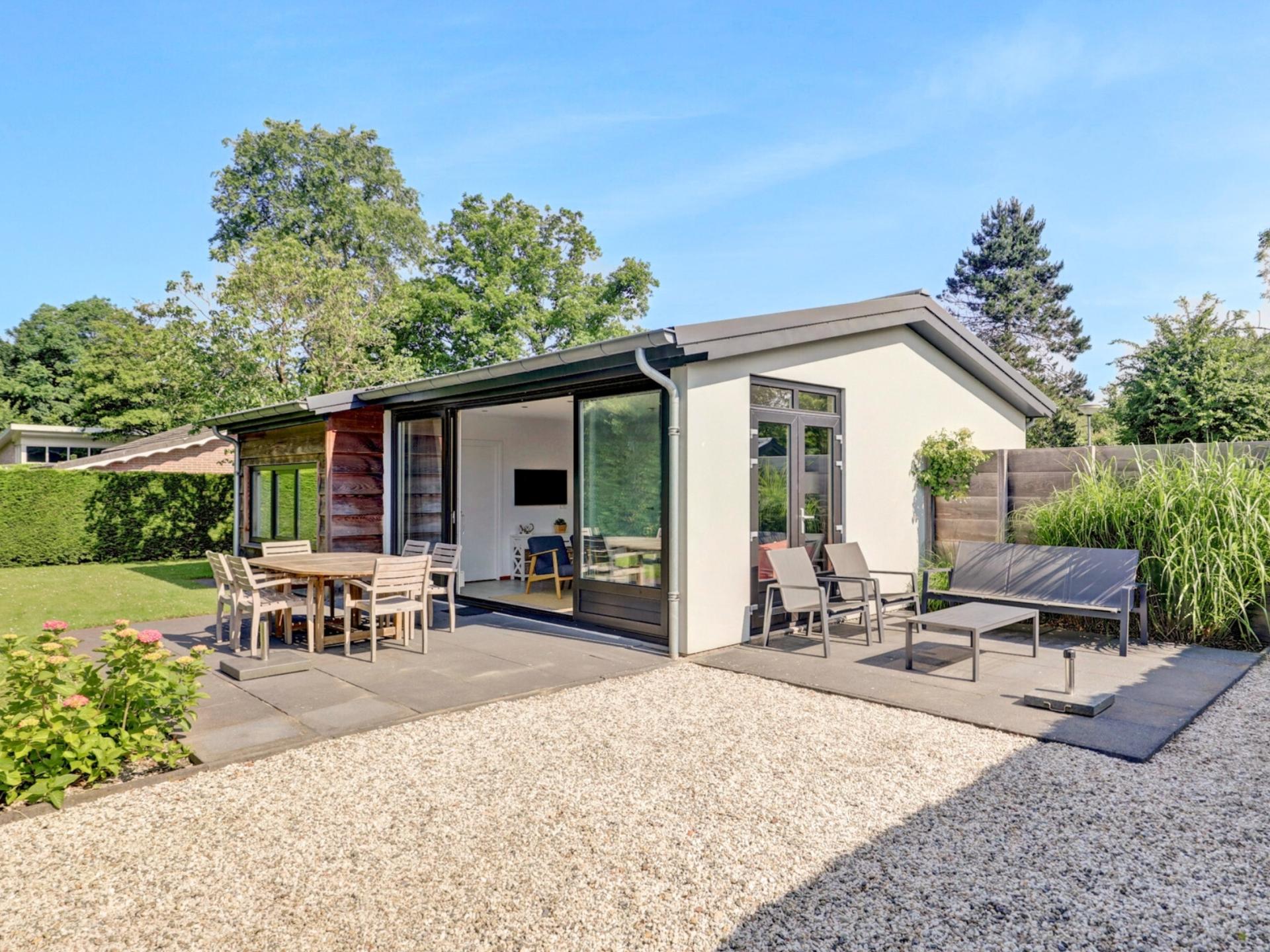 Vrijstaande villa aan zee met zonnige tuin en gashaard, 150m van centrum Kamperland - foto 6