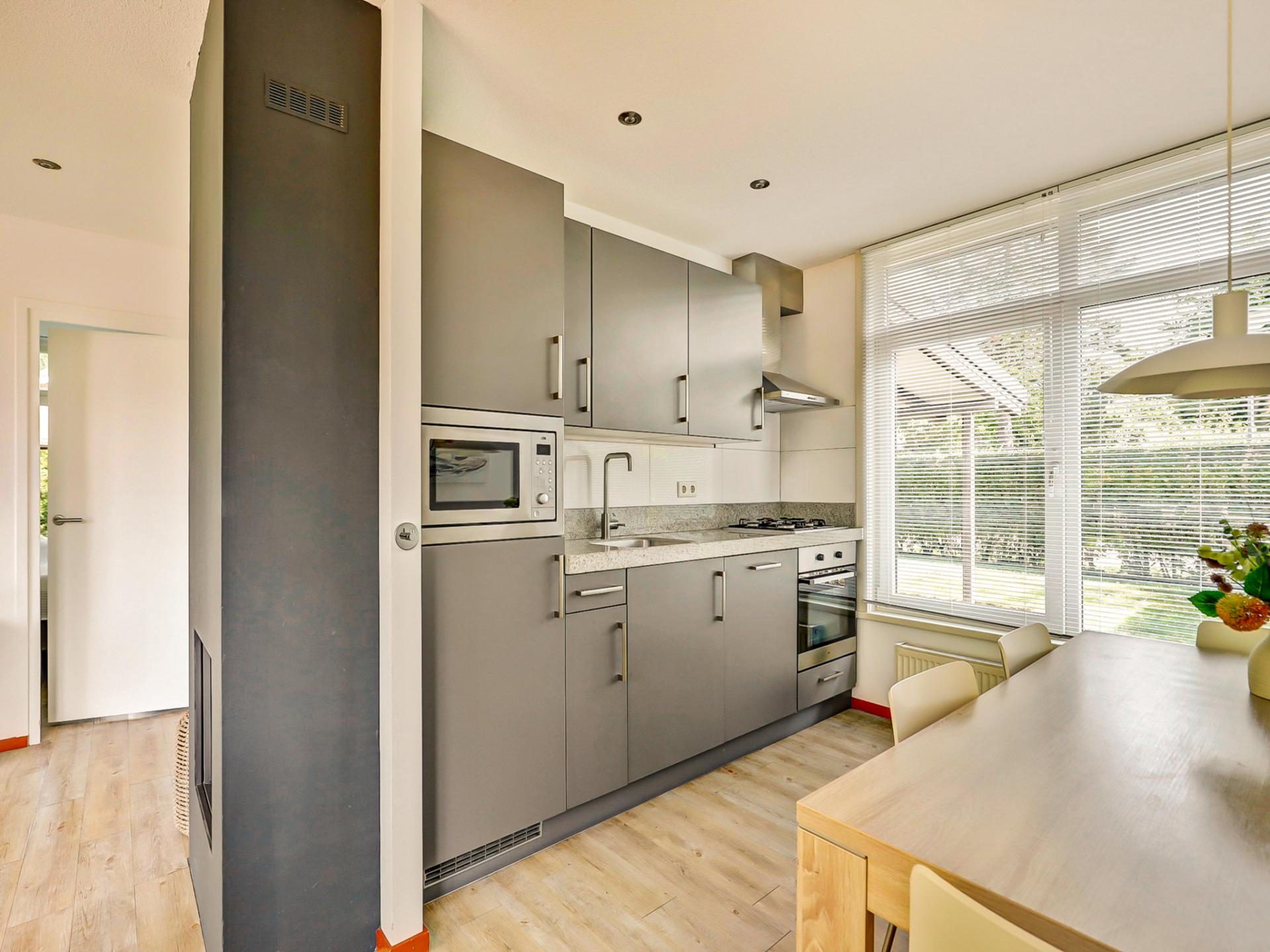 Vrijstaande villa aan zee met zonnige tuin en gashaard, 150m van centrum Kamperland - foto 12