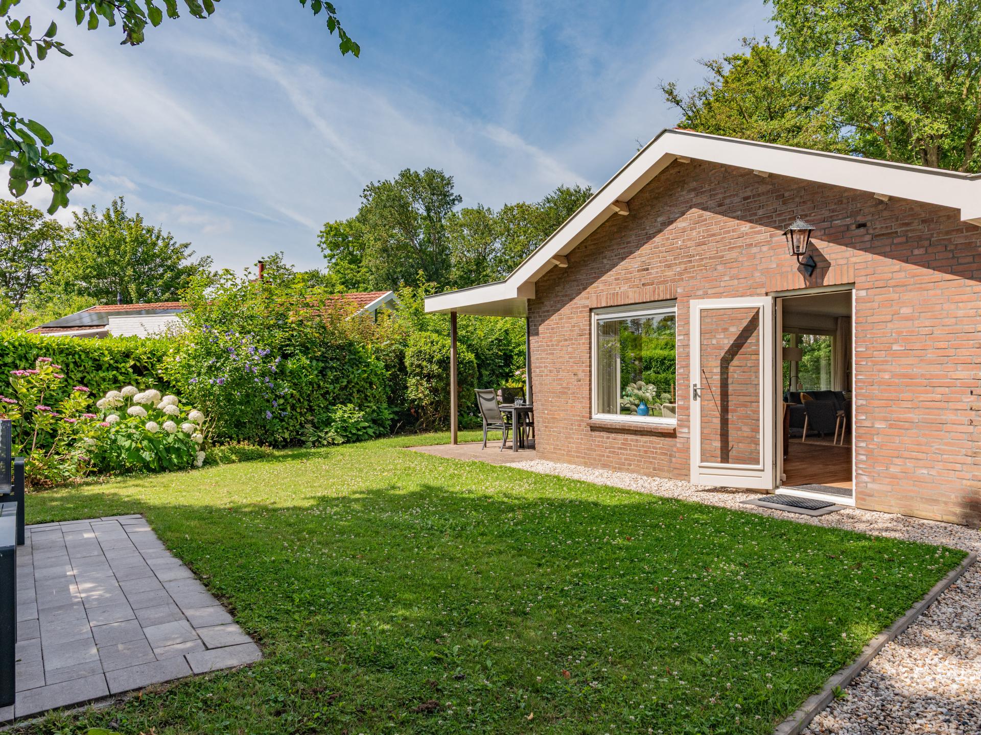 Vrijstaande strandbungalow met tuin op 110m van zee in Kamperland - foto 22