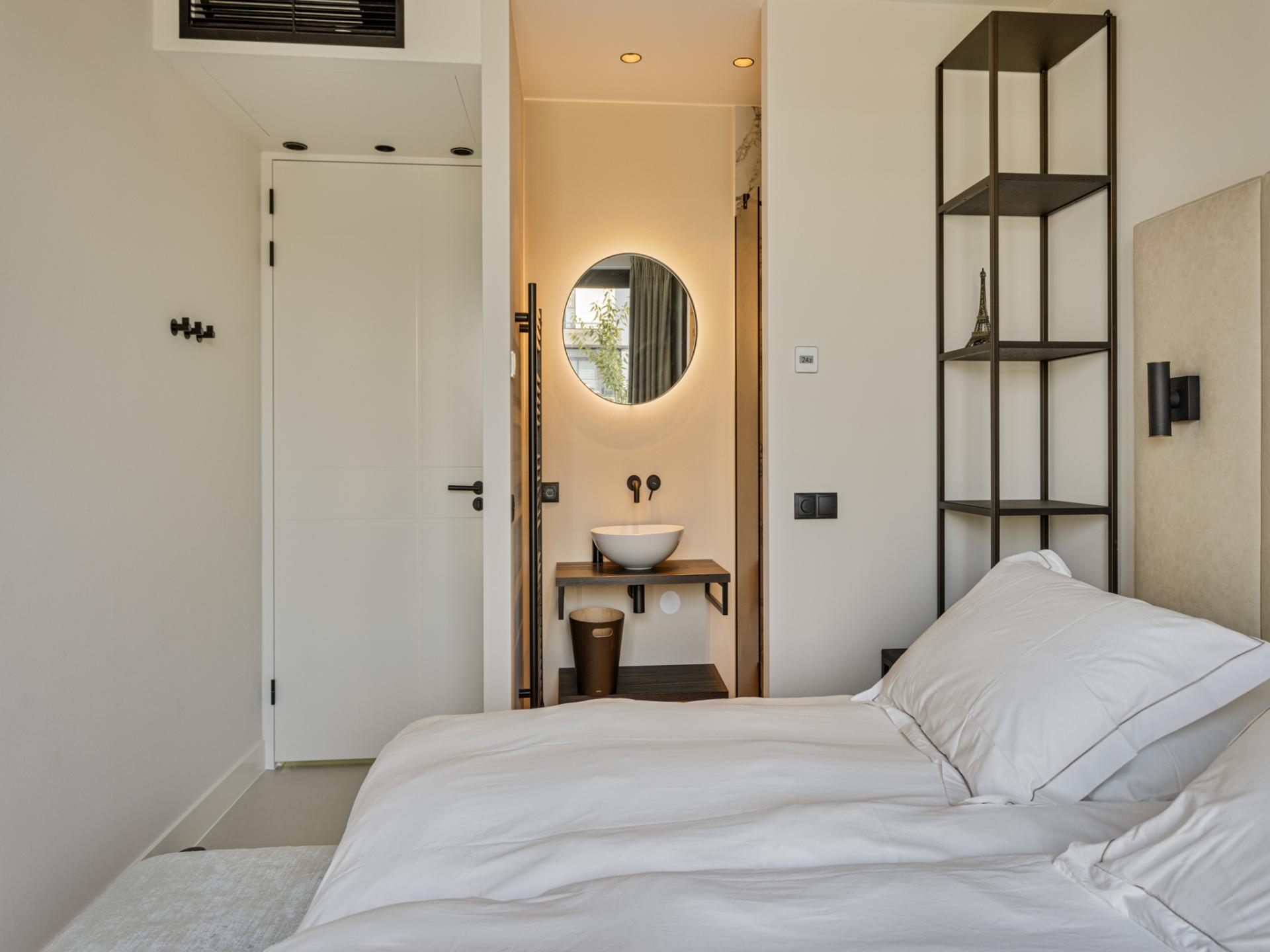 Luxe watervilla met zwembad en steiger aan het water in Kamperland - foto 15